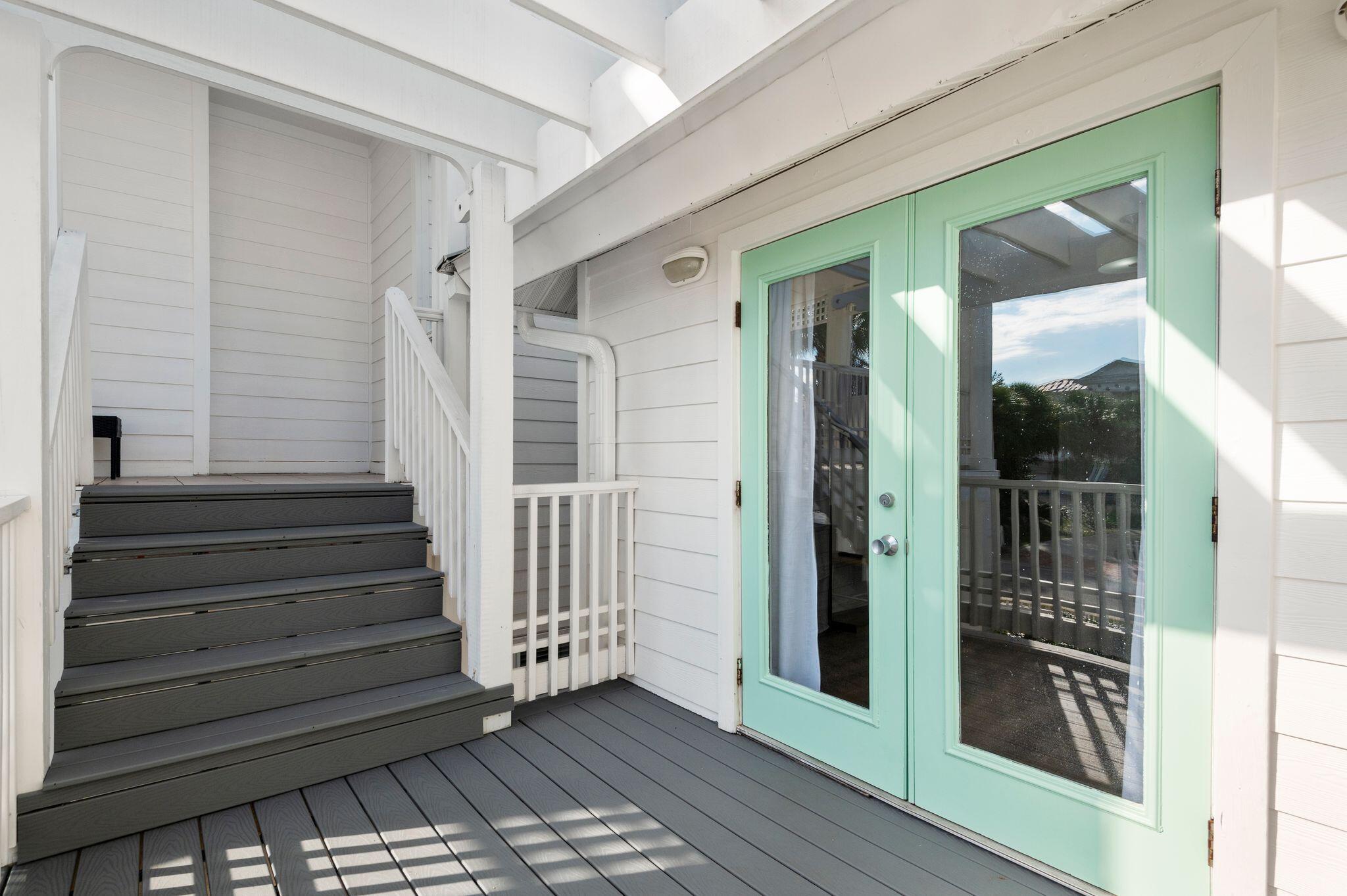 CRYSTAL SHORES - Residential
