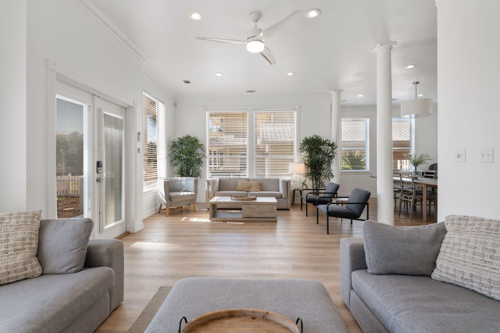 CRYSTAL SHORES - Residential
