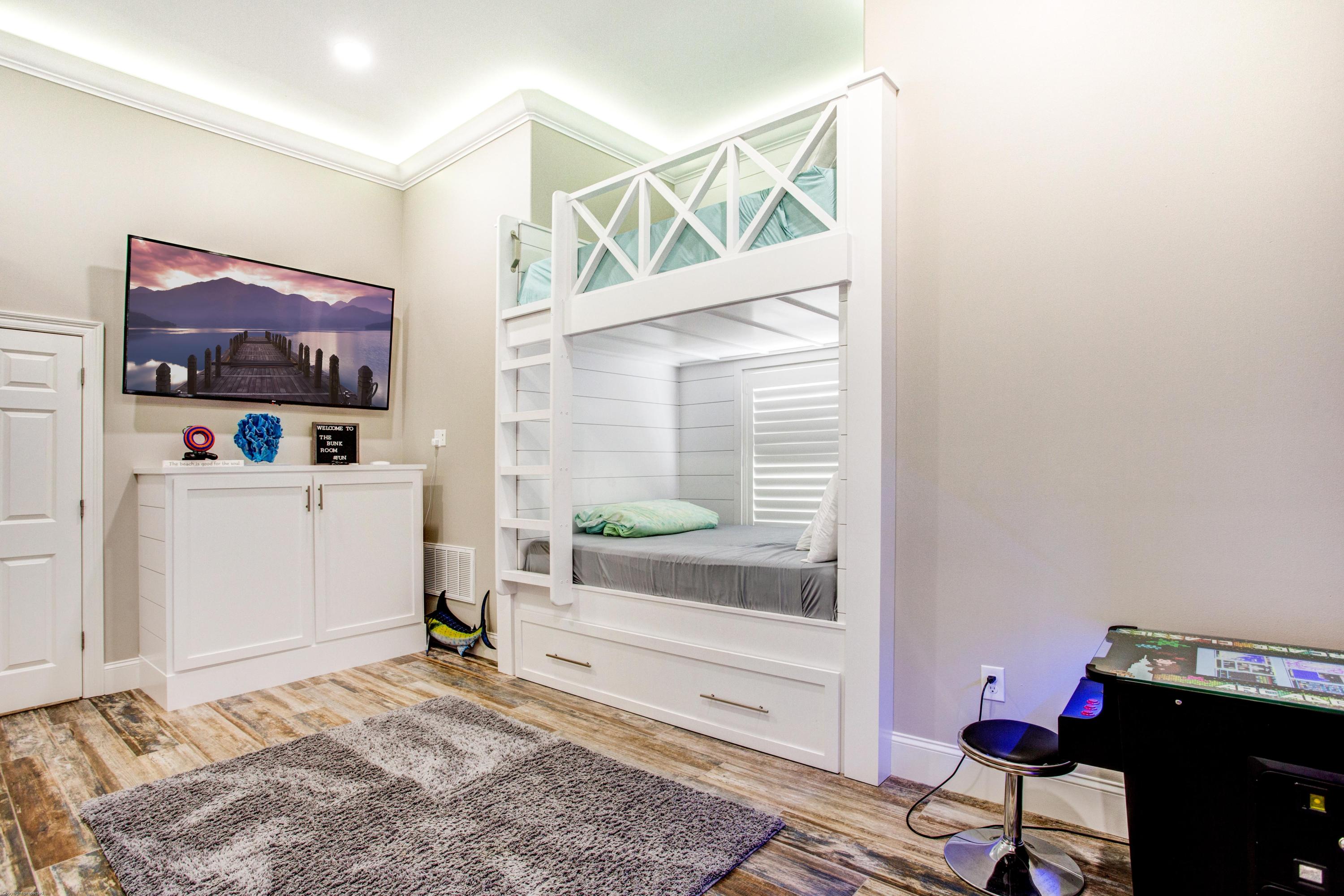 BURNT PINE - Residential