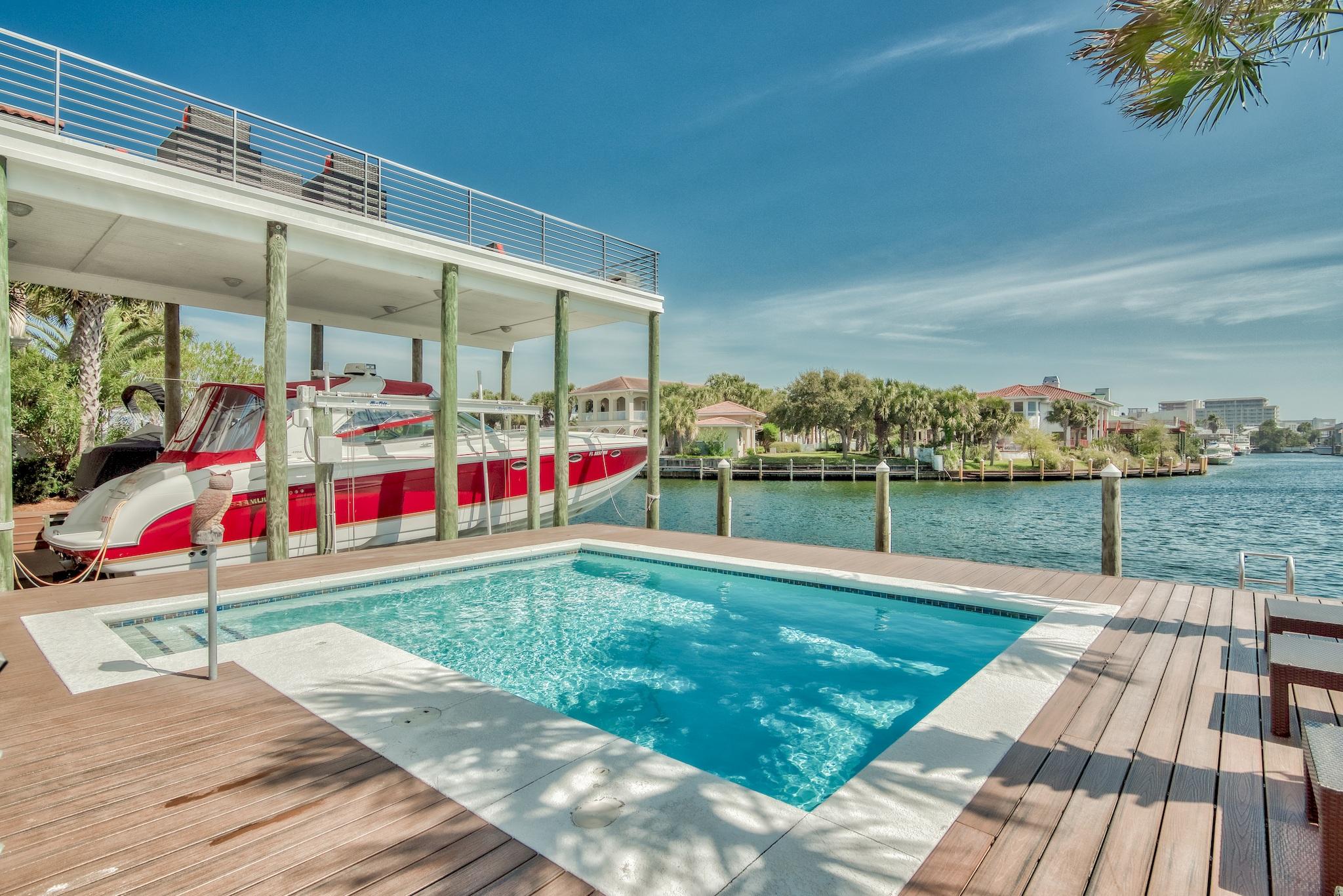 HOLIDAY ISLE LOT 12 BLK E - Residential