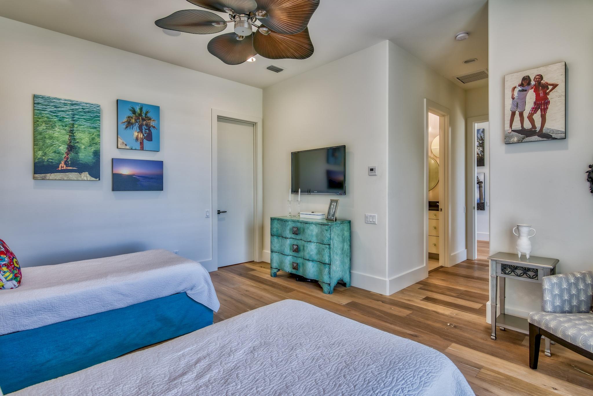 HOLIDAY ISLE LOT 12 BLK E - Residential