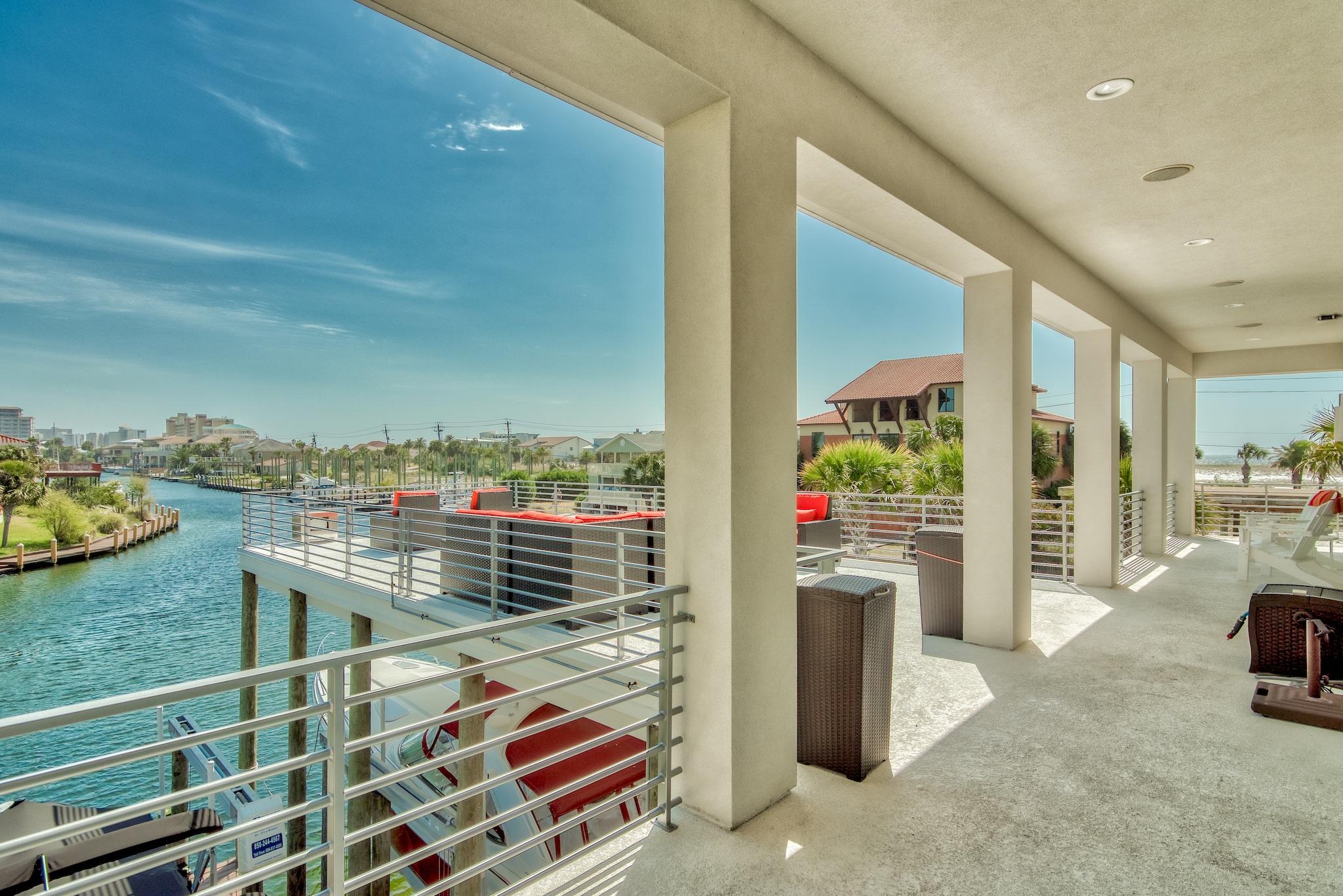 HOLIDAY ISLE LOT 12 BLK E - Residential