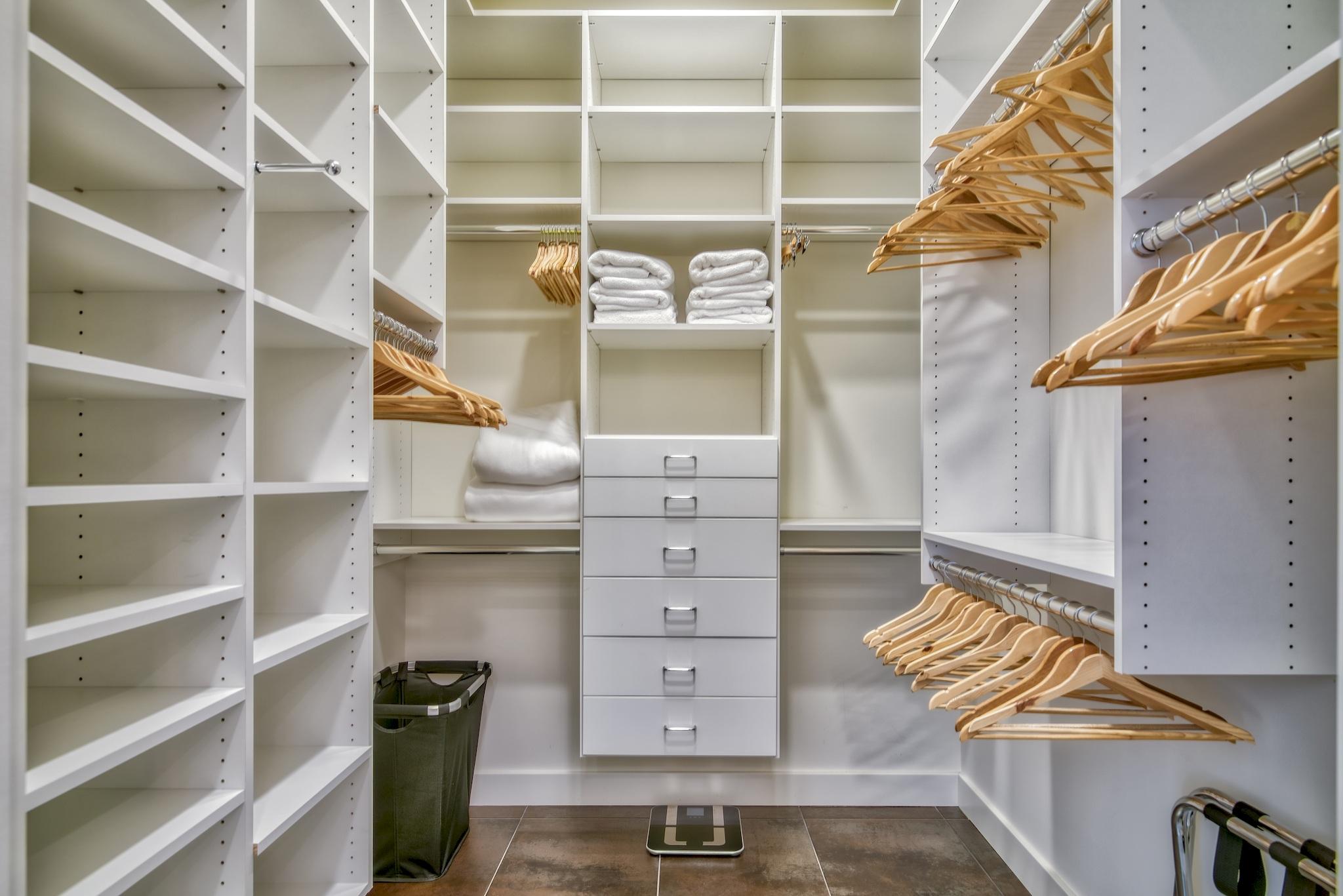 HOLIDAY ISLE LOT 12 BLK E - Residential