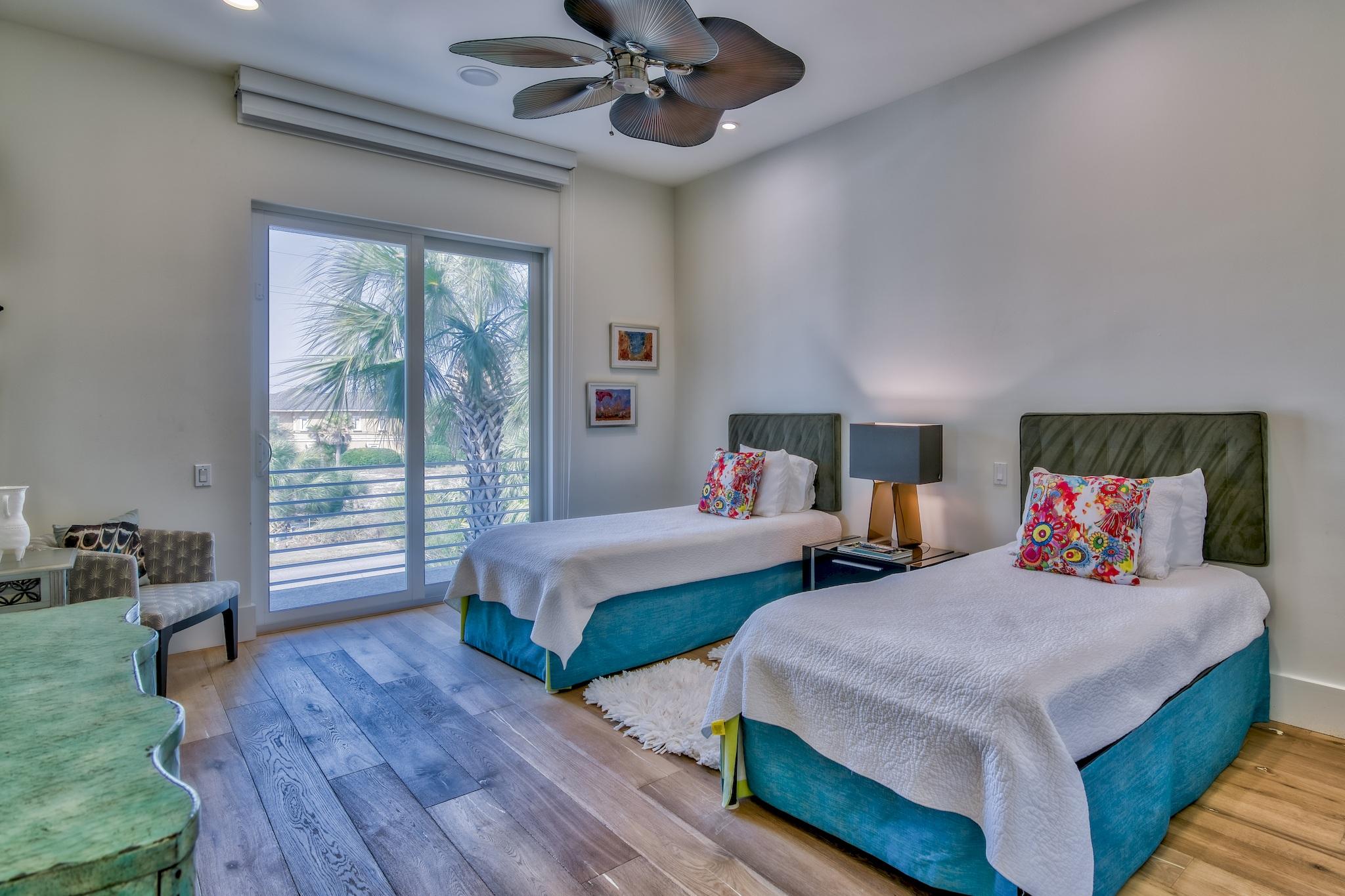 HOLIDAY ISLE LOT 12 BLK E - Residential