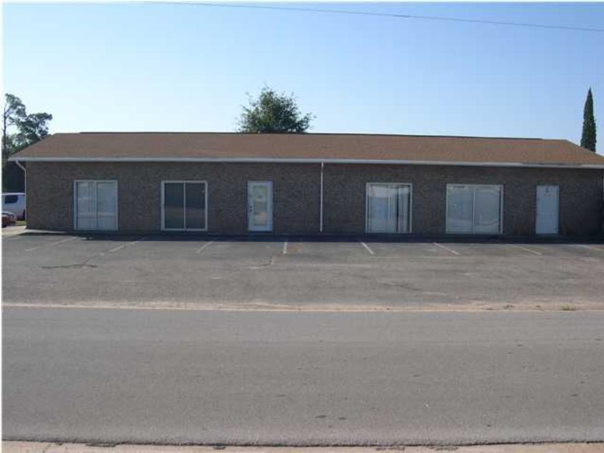 Conveniently located office space, great parking, located right off of Beal Pkwy near the US Postal Service, great for Professional use or Service Industry.