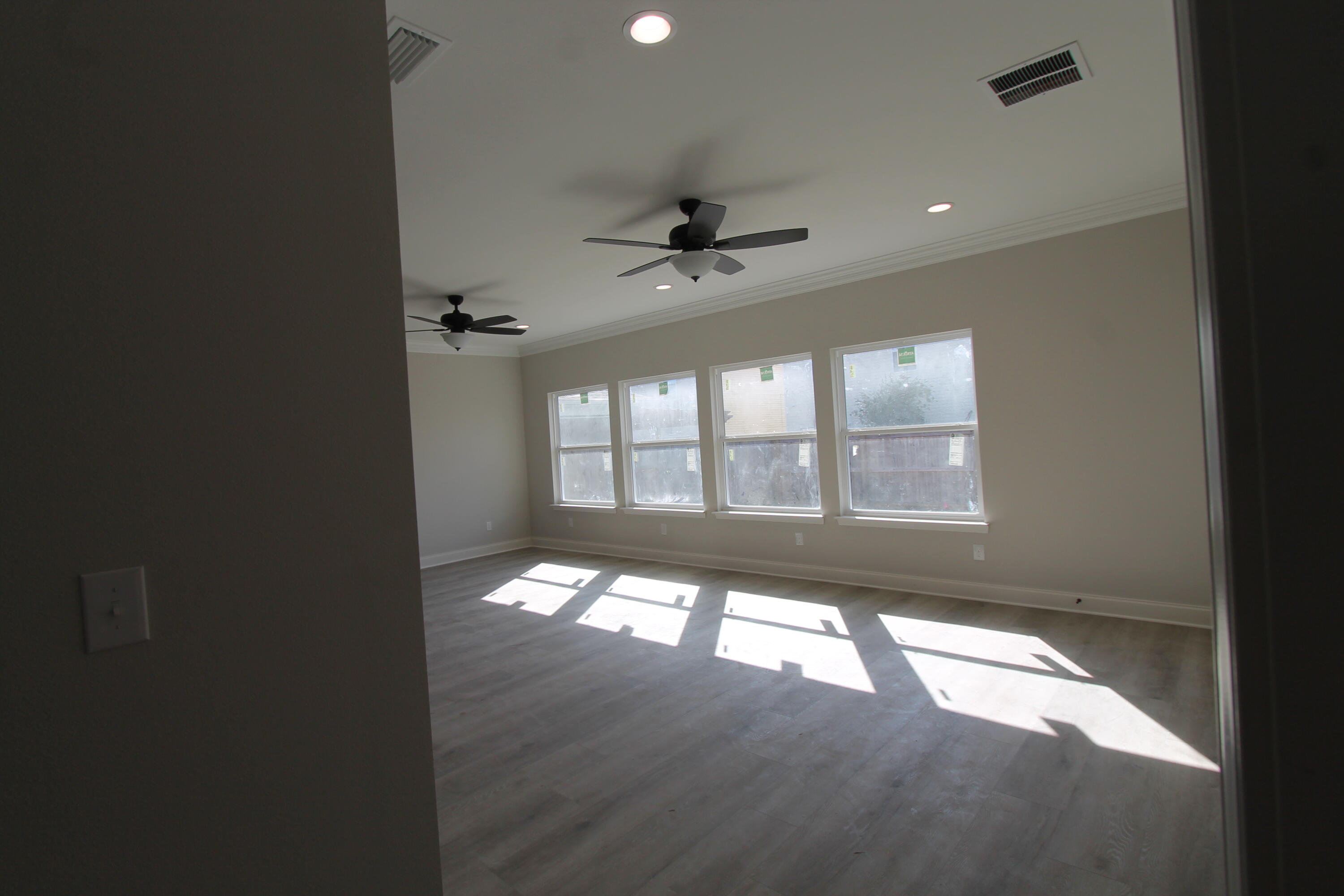 CRESCENT SHORES - Residential