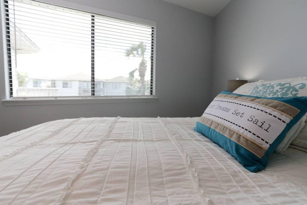 CRYSTAL VILLAGE 2 CONDO PH 2 - Residential Lease