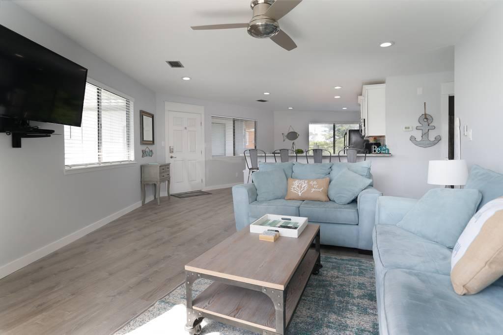 CRYSTAL VILLAGE 2 CONDO PH 2 - Residential Lease