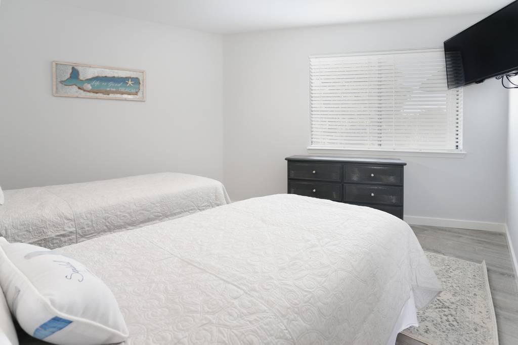 CRYSTAL VILLAGE 2 CONDO PH 2 - Residential Lease