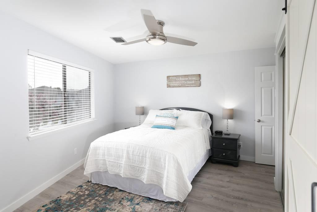 CRYSTAL VILLAGE 2 CONDO PH 2 - Residential Lease