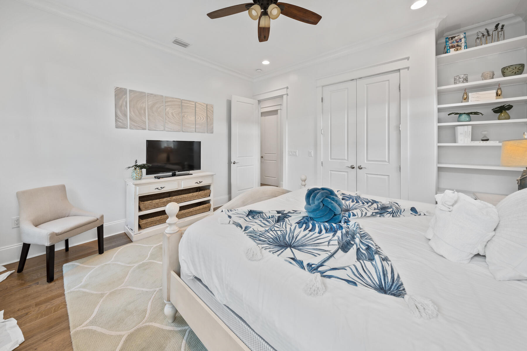 LAKESIDE AT BLUE MOUNTAIN BEACH. - Residential