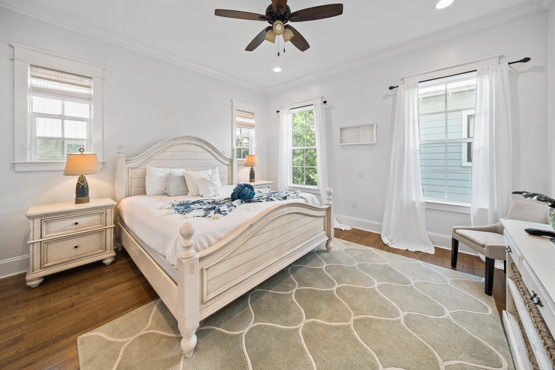 LAKESIDE AT BLUE MOUNTAIN BEACH. - Residential