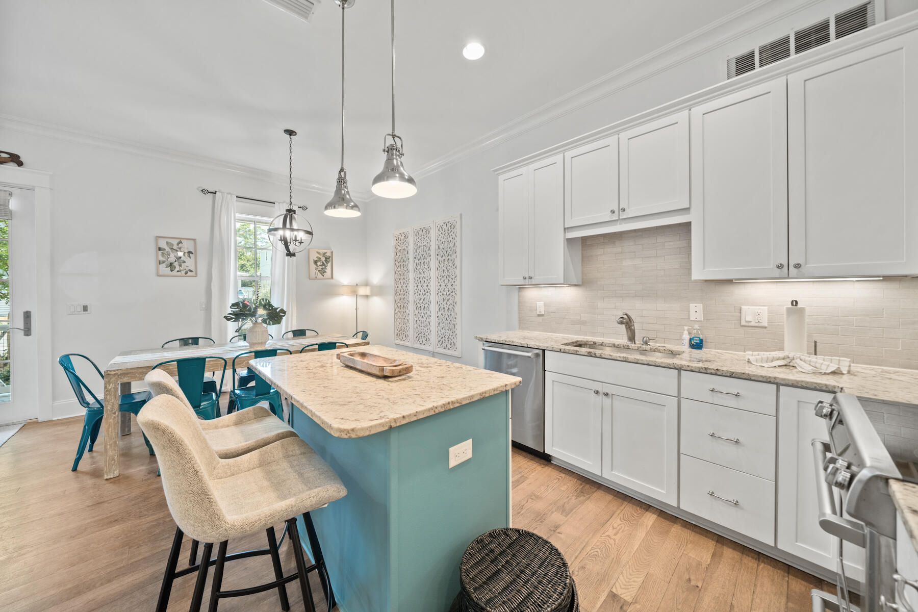 LAKESIDE AT BLUE MOUNTAIN BEACH. - Residential