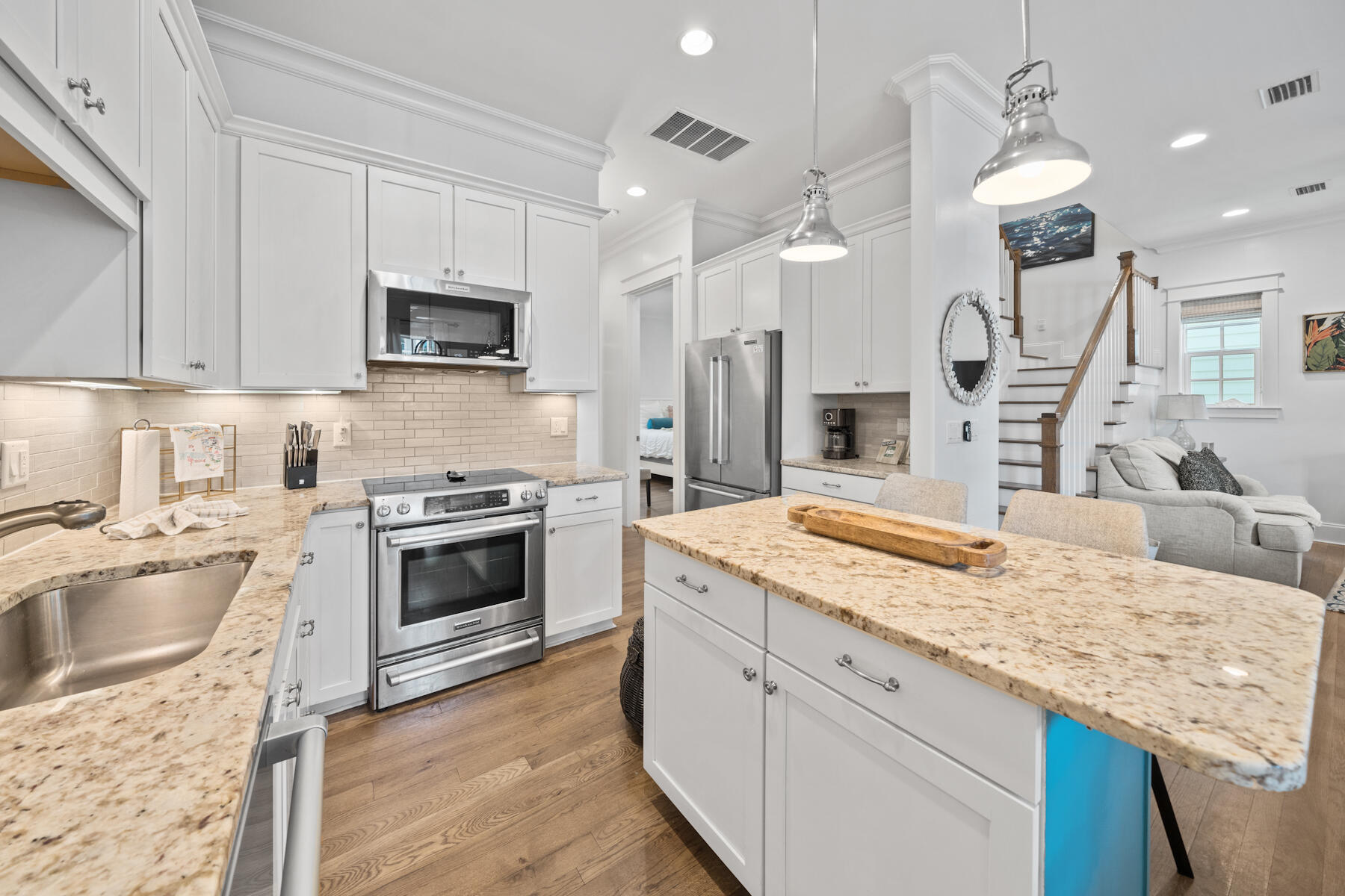 LAKESIDE AT BLUE MOUNTAIN BEACH. - Residential