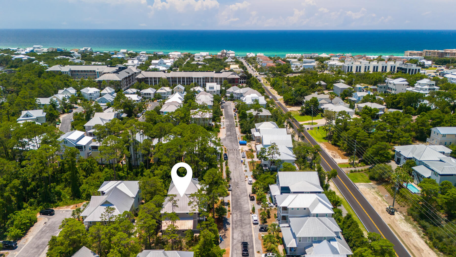 LAKESIDE AT BLUE MOUNTAIN BEACH. - Residential
