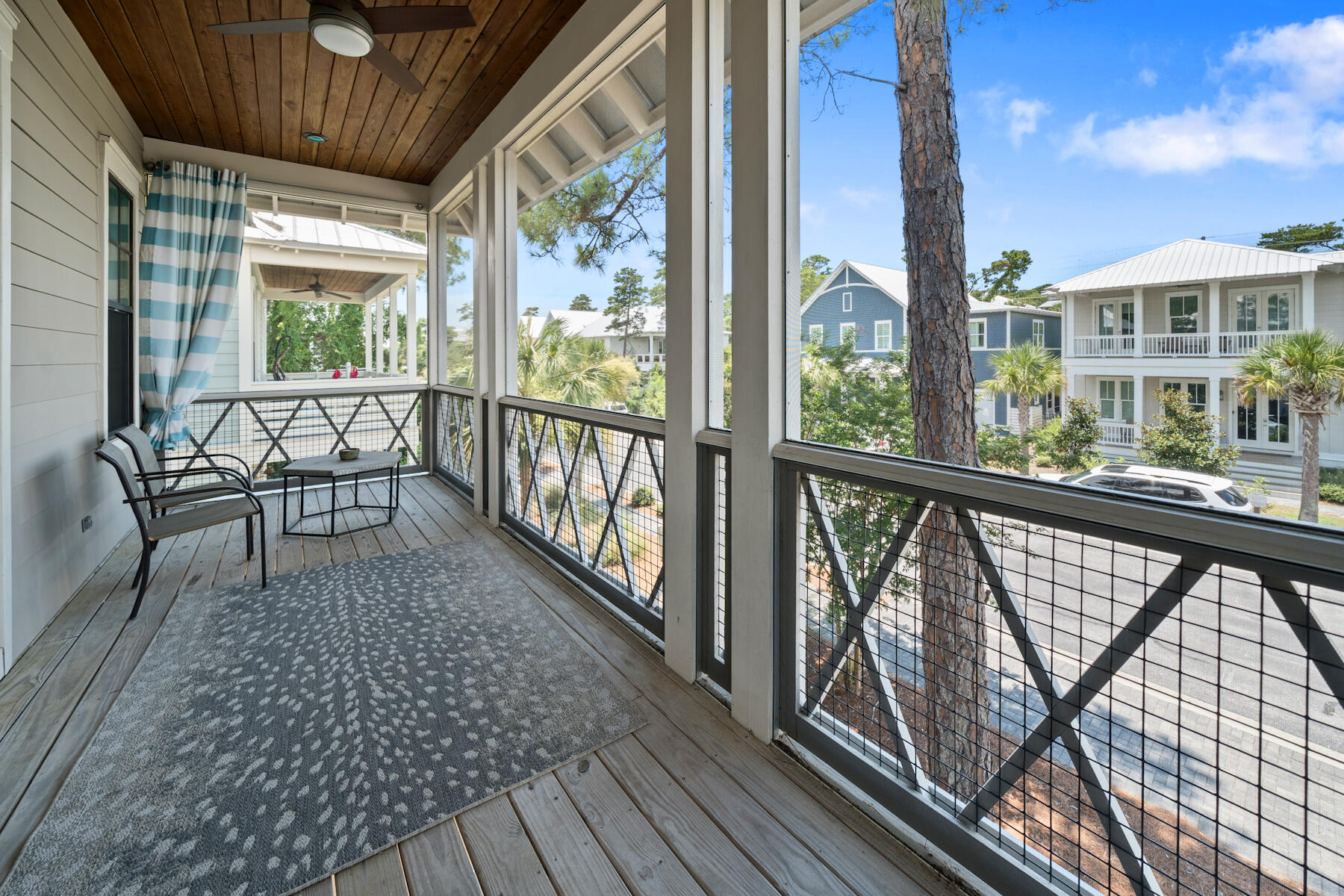 LAKESIDE AT BLUE MOUNTAIN BEACH. - Residential