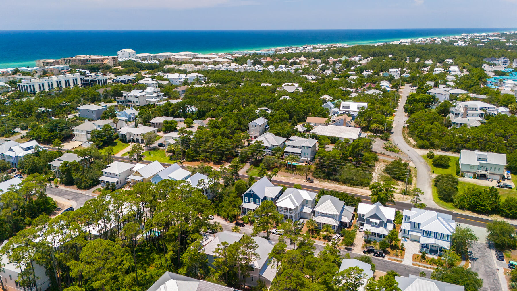 LAKESIDE AT BLUE MOUNTAIN BEACH. - Residential