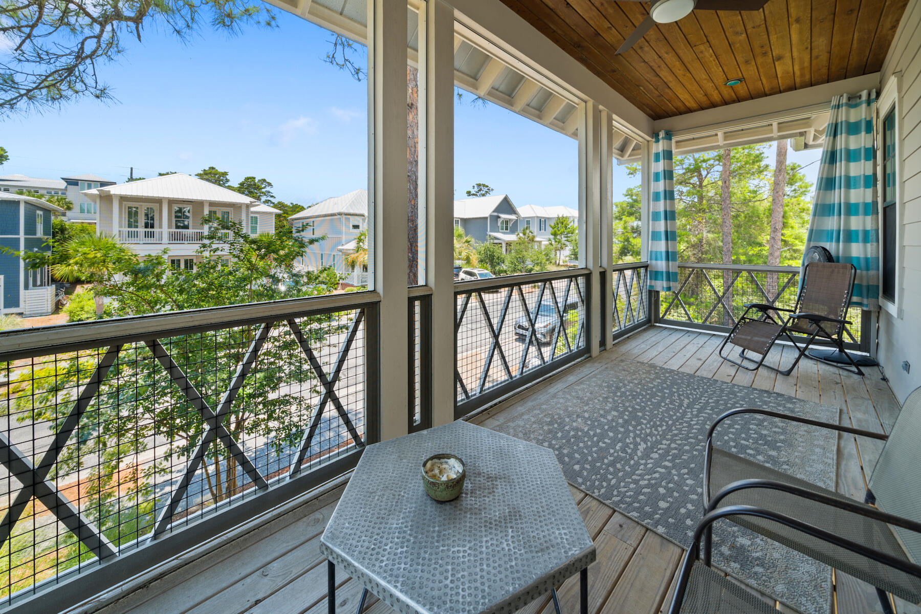 LAKESIDE AT BLUE MOUNTAIN BEACH. - Residential