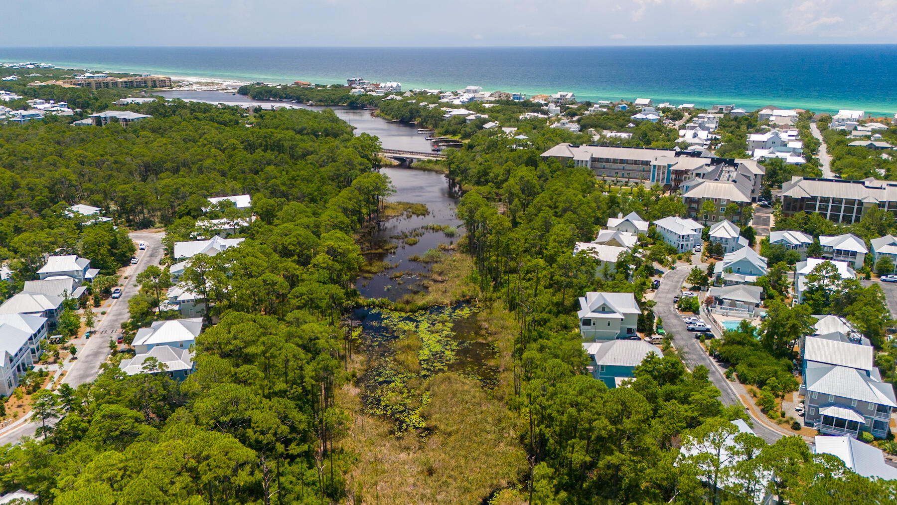 LAKESIDE AT BLUE MOUNTAIN BEACH. - Residential