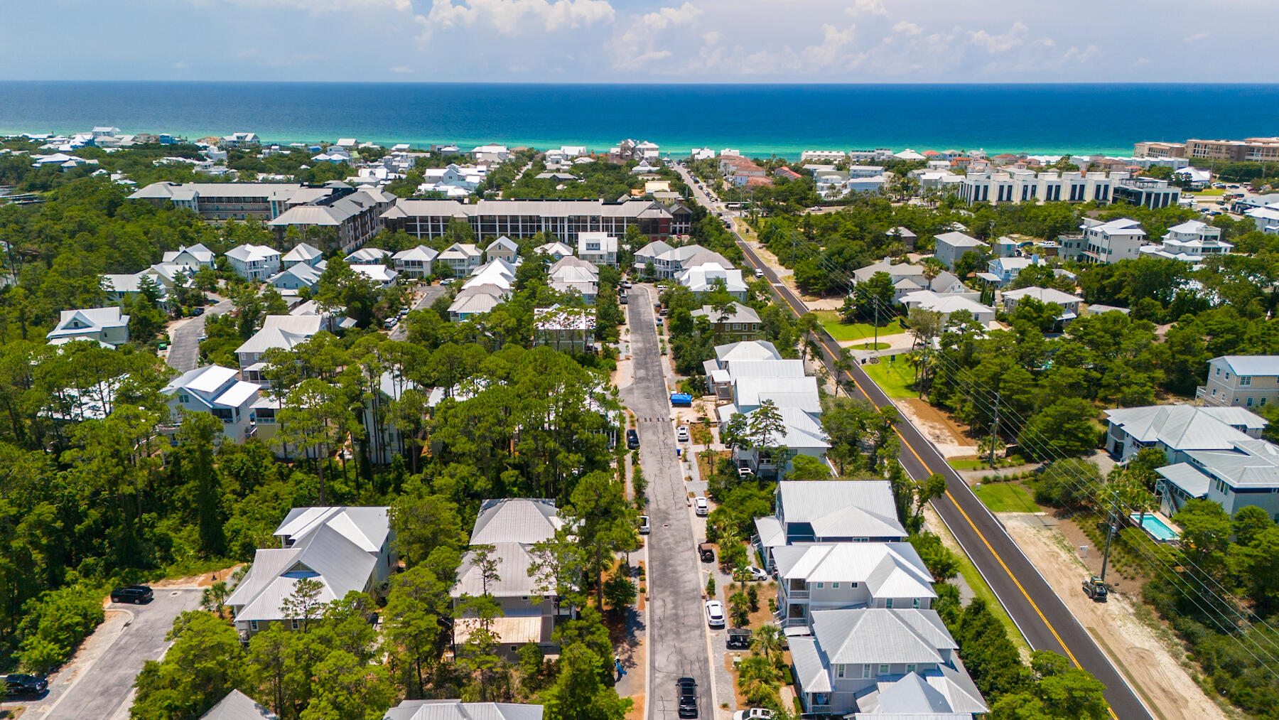 LAKESIDE AT BLUE MOUNTAIN BEACH. - Residential