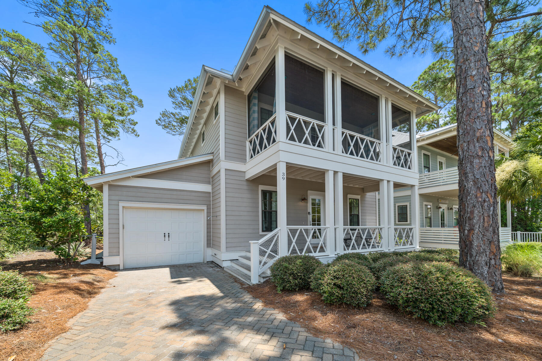LAKESIDE AT BLUE MOUNTAIN BEACH. - Residential