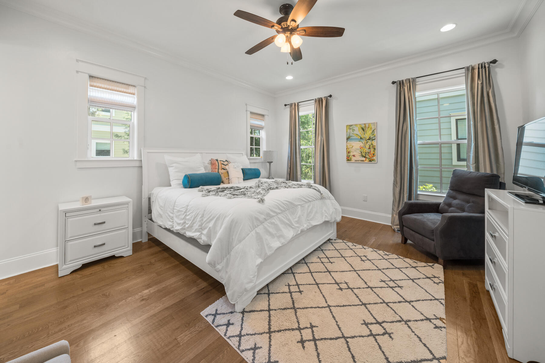 LAKESIDE AT BLUE MOUNTAIN BEACH. - Residential