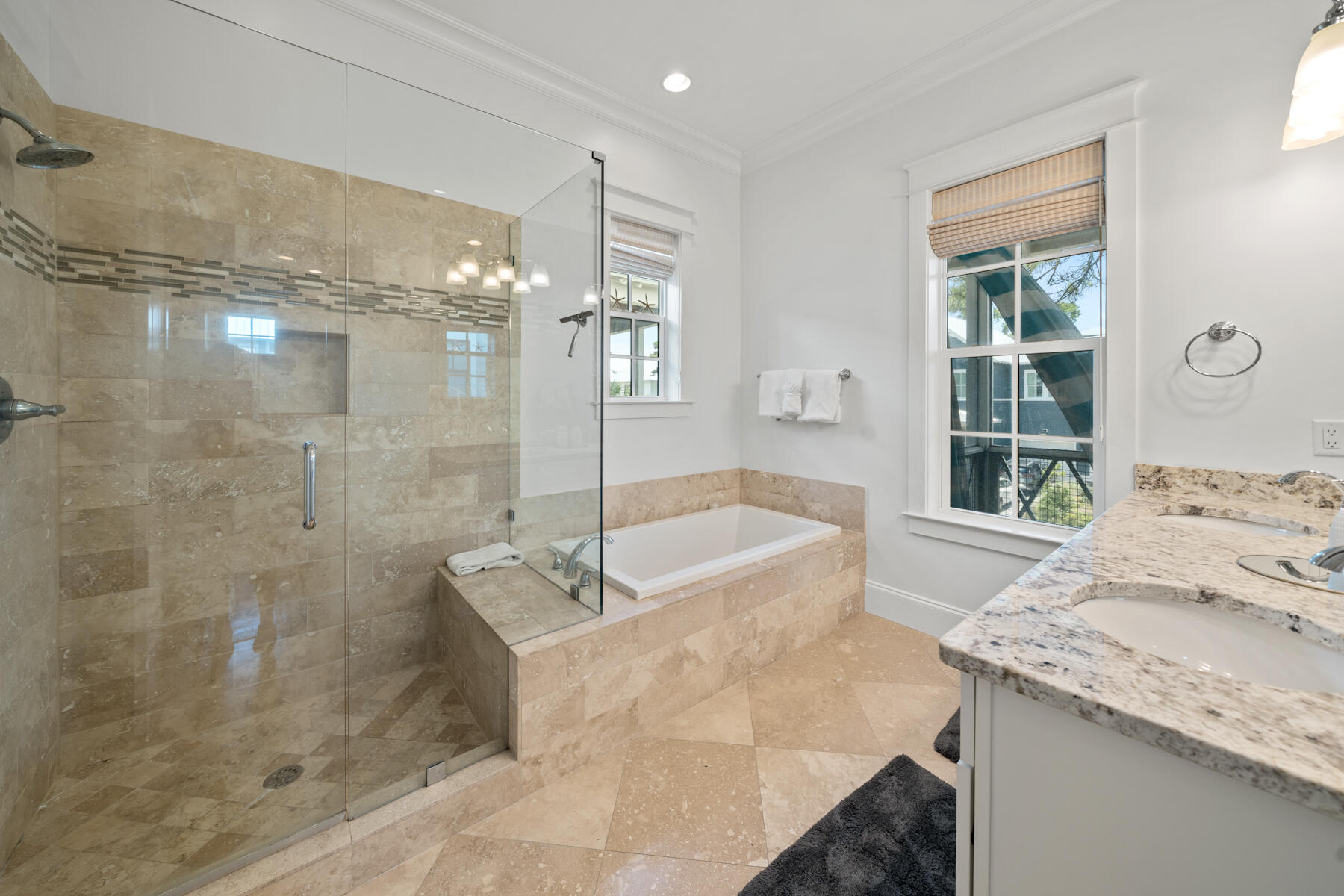 LAKESIDE AT BLUE MOUNTAIN BEACH. - Residential