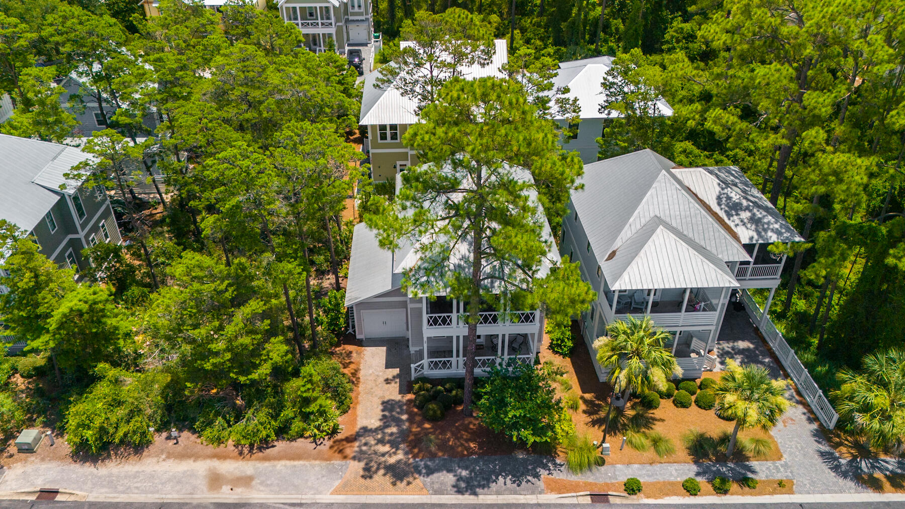 LAKESIDE AT BLUE MOUNTAIN BEACH. - Residential
