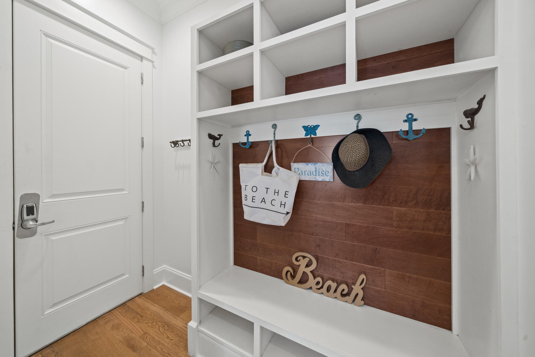 LAKESIDE AT BLUE MOUNTAIN BEACH. - Residential