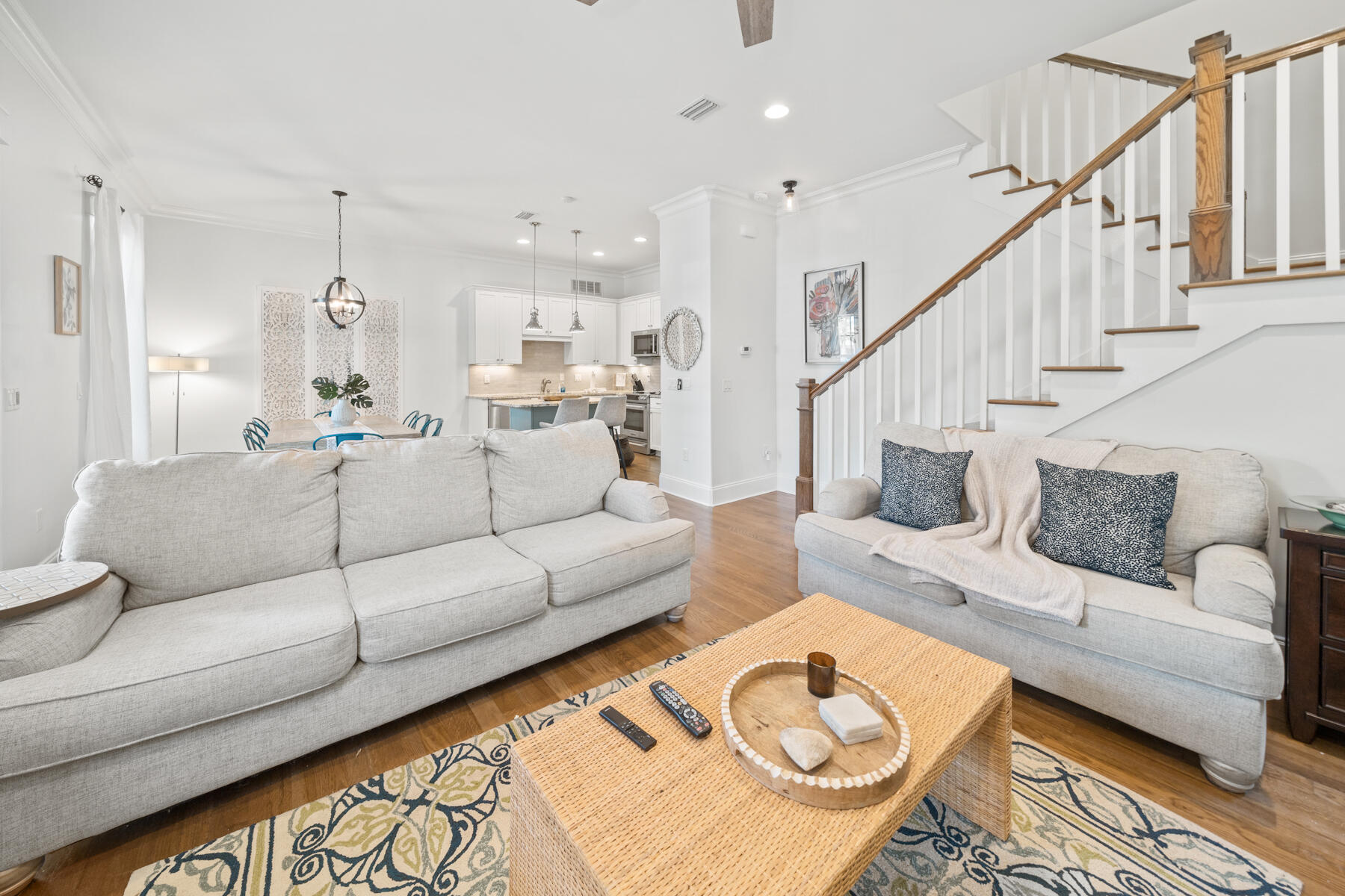 LAKESIDE AT BLUE MOUNTAIN BEACH. - Residential