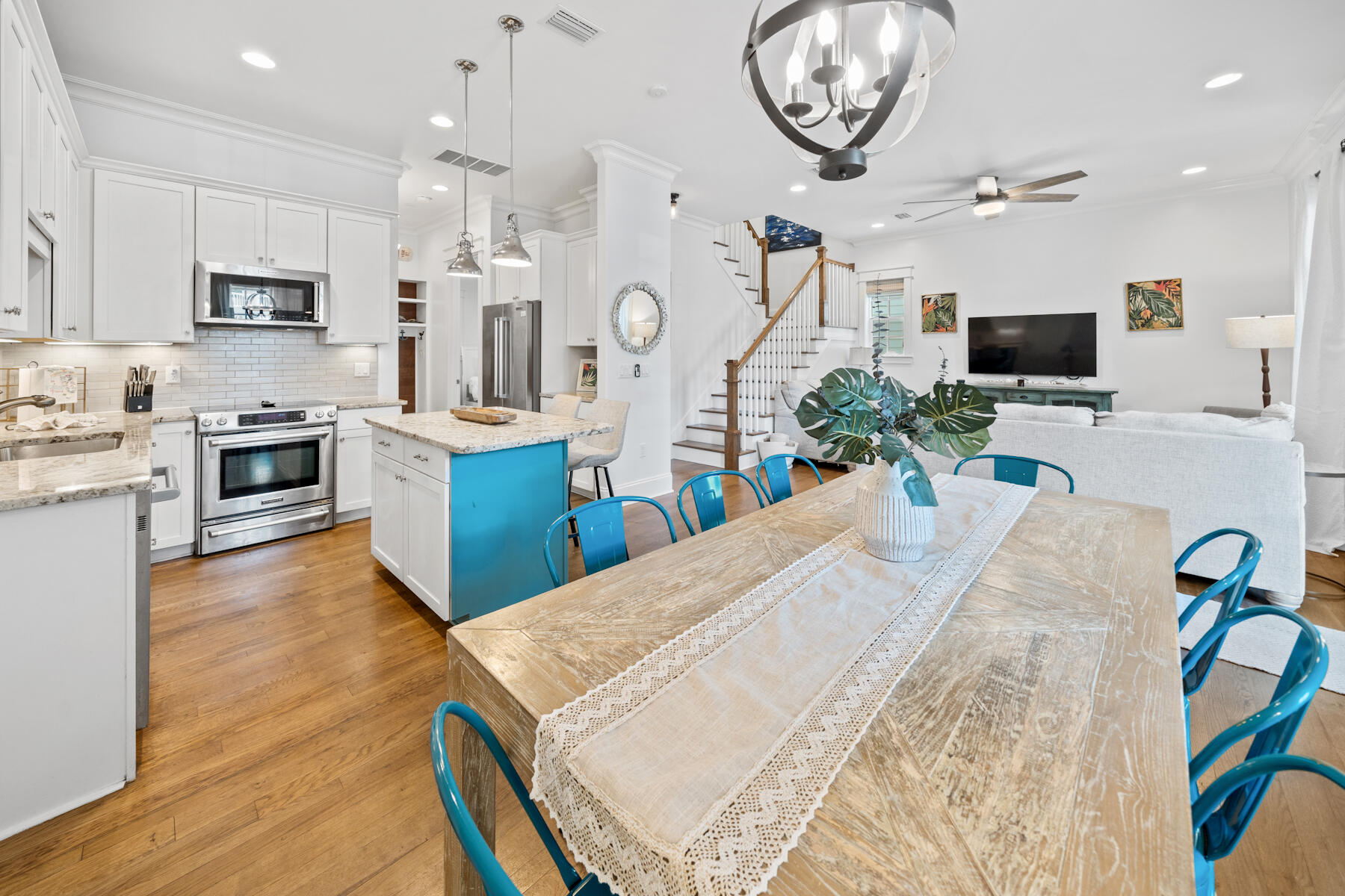 LAKESIDE AT BLUE MOUNTAIN BEACH. - Residential