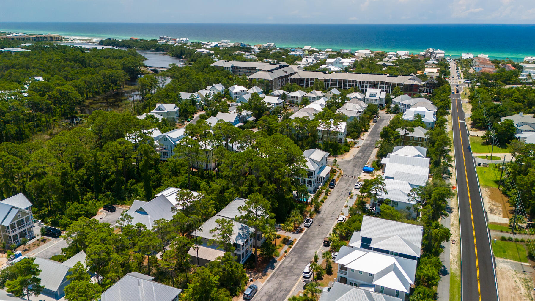 LAKESIDE AT BLUE MOUNTAIN BEACH. - Residential