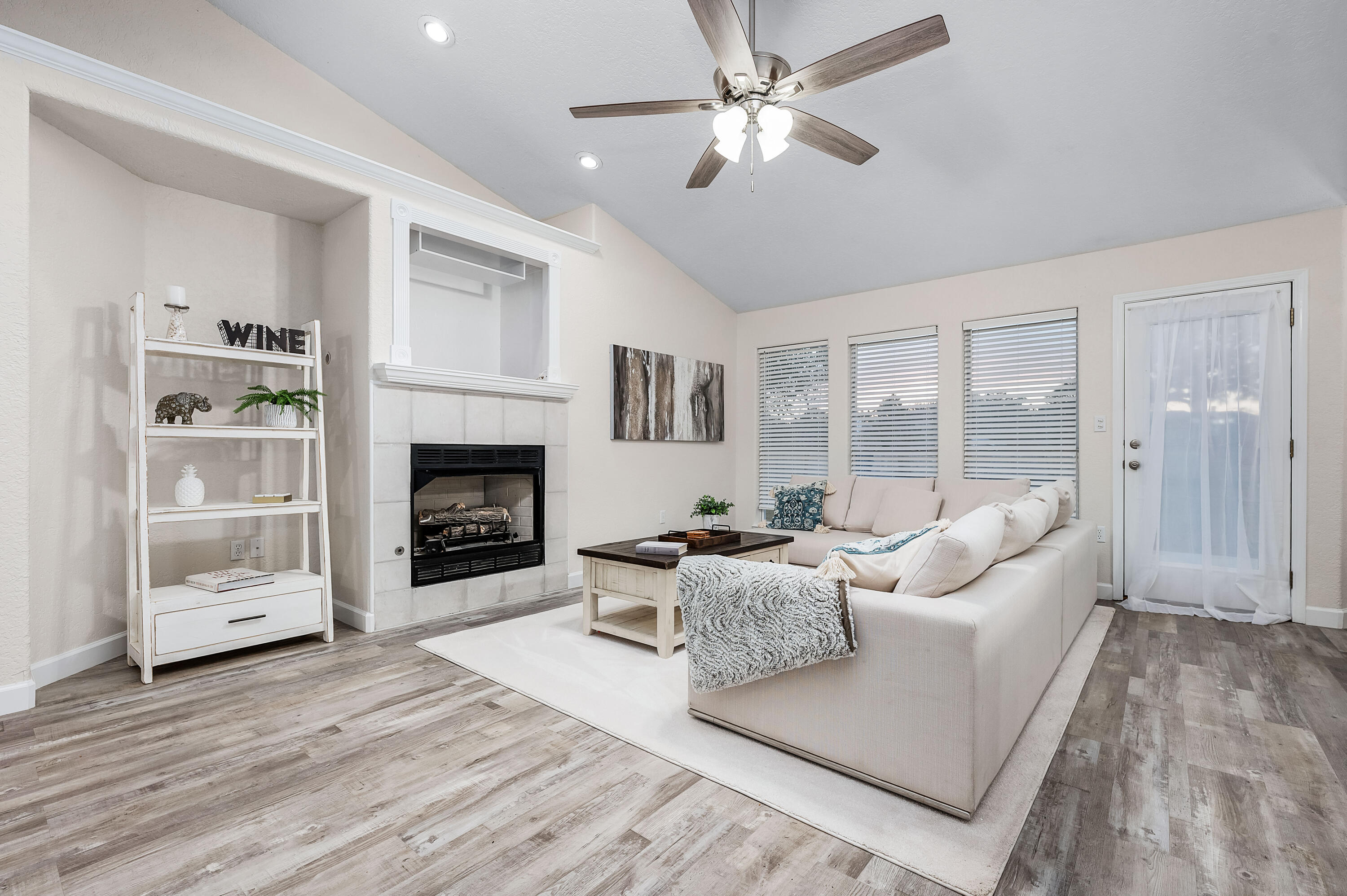 HOLLEY BY THE SEA - Residential