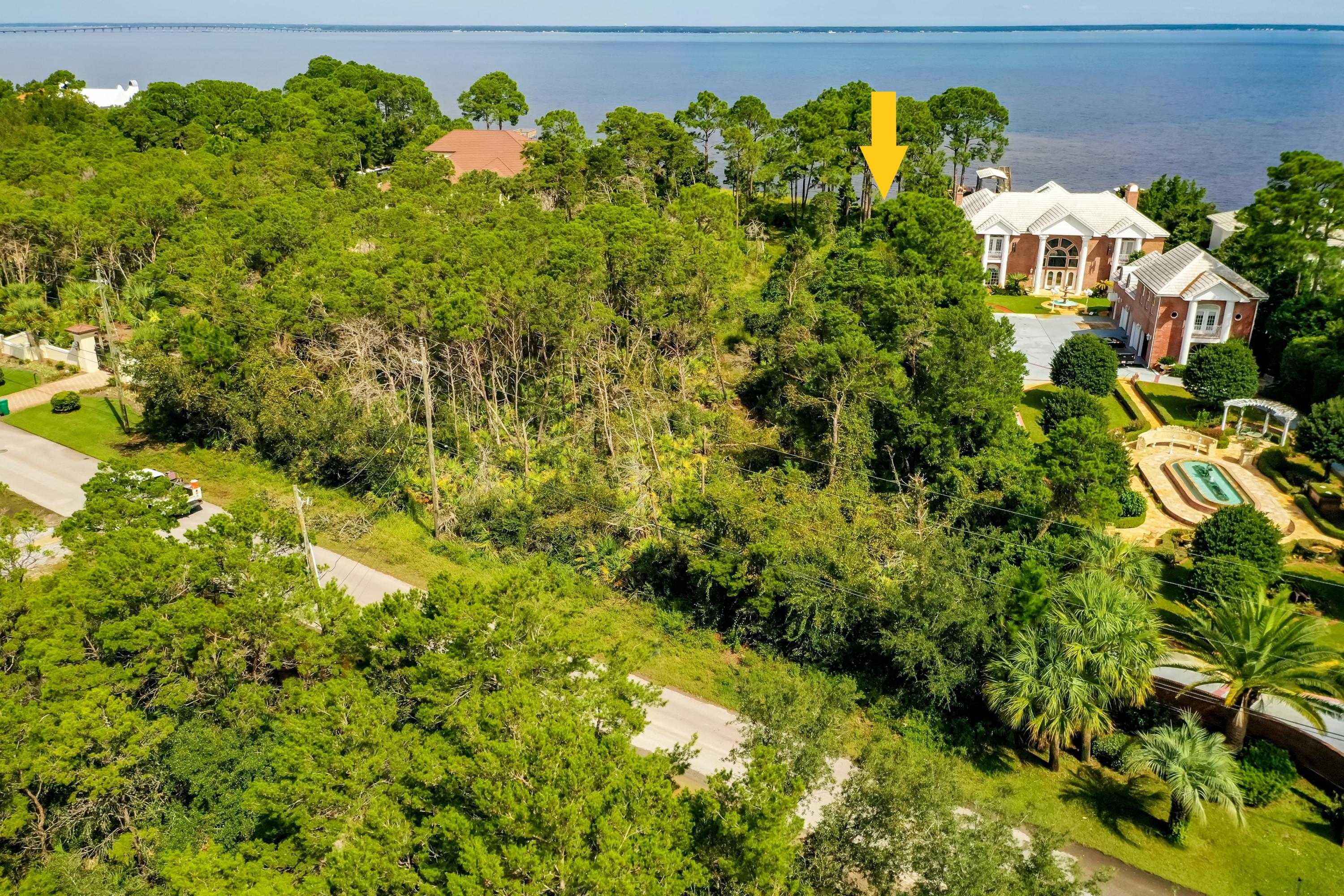 WHISPERING OAKS - Land