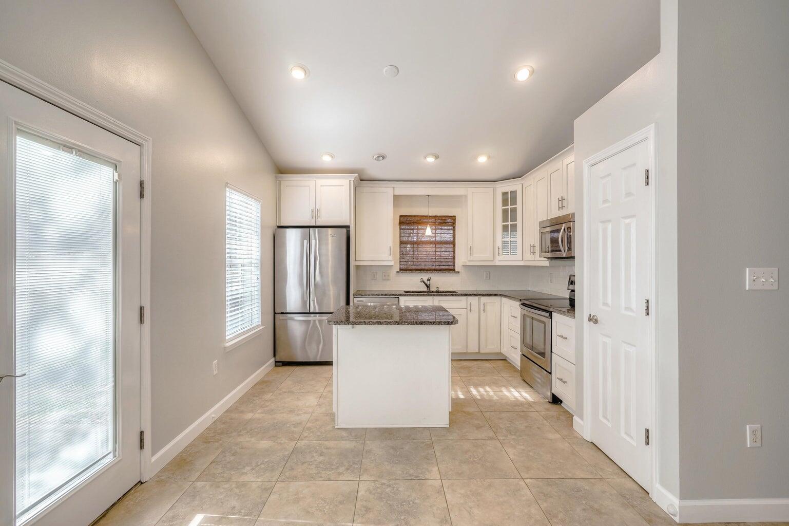 HIDDEN PINES S/D - Residential Lease