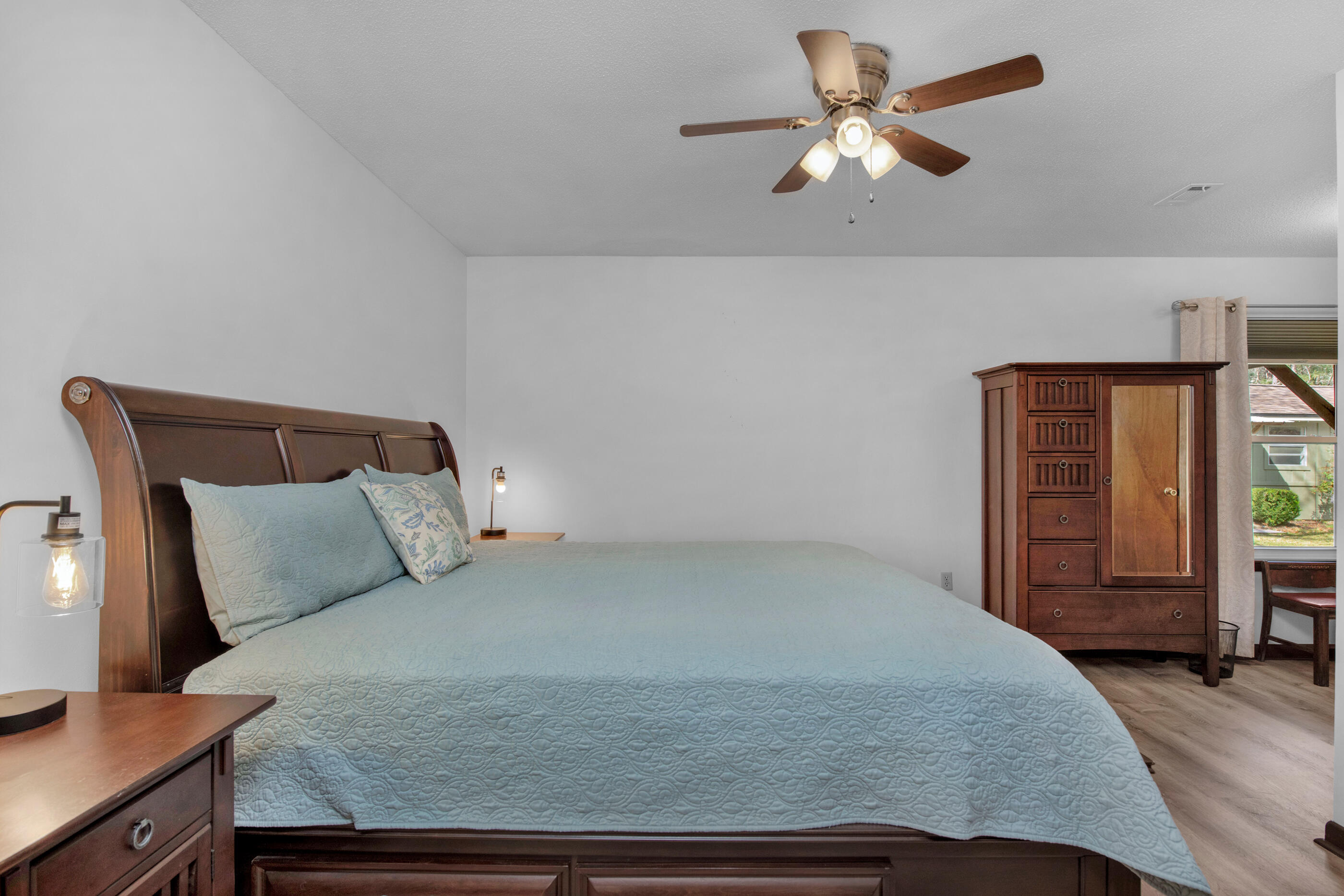 BEG 325.57 FT E & 238.5 FT S NW COR OF NE1/4 OF SW1/4 - Residential