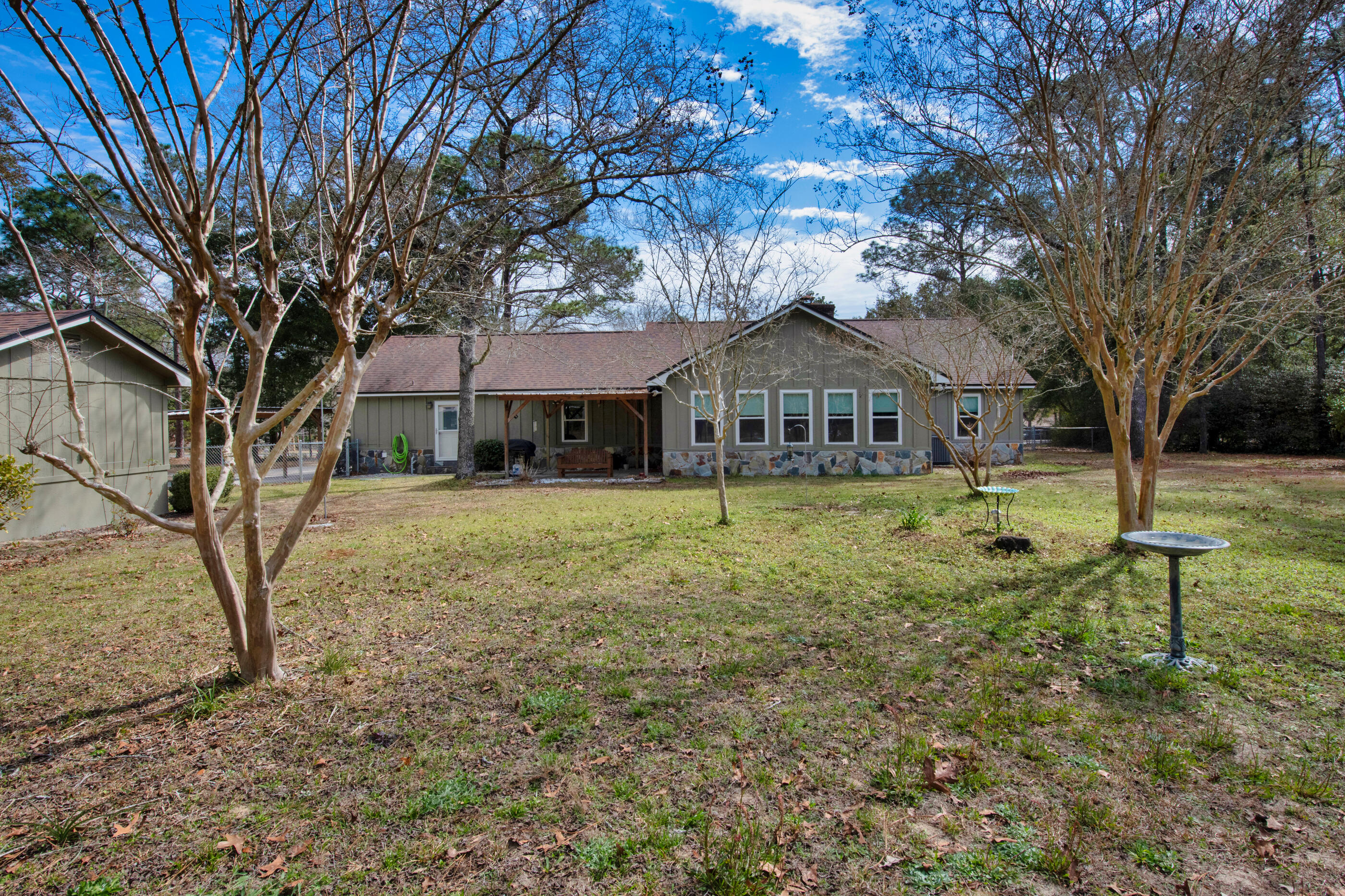 BEG 325.57 FT E & 238.5 FT S NW COR OF NE1/4 OF SW1/4 - Residential