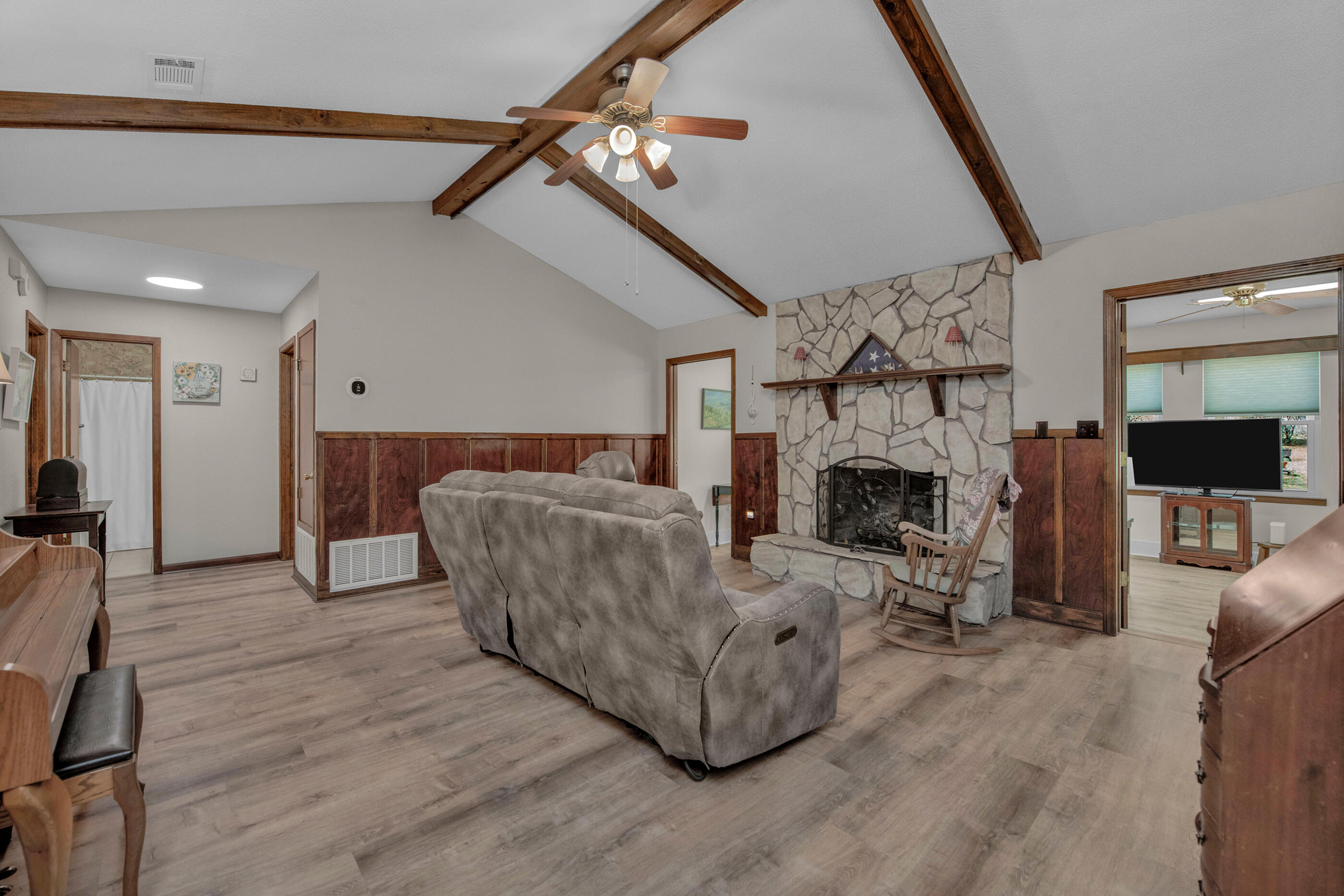 BEG 325.57 FT E & 238.5 FT S NW COR OF NE1/4 OF SW1/4 - Residential