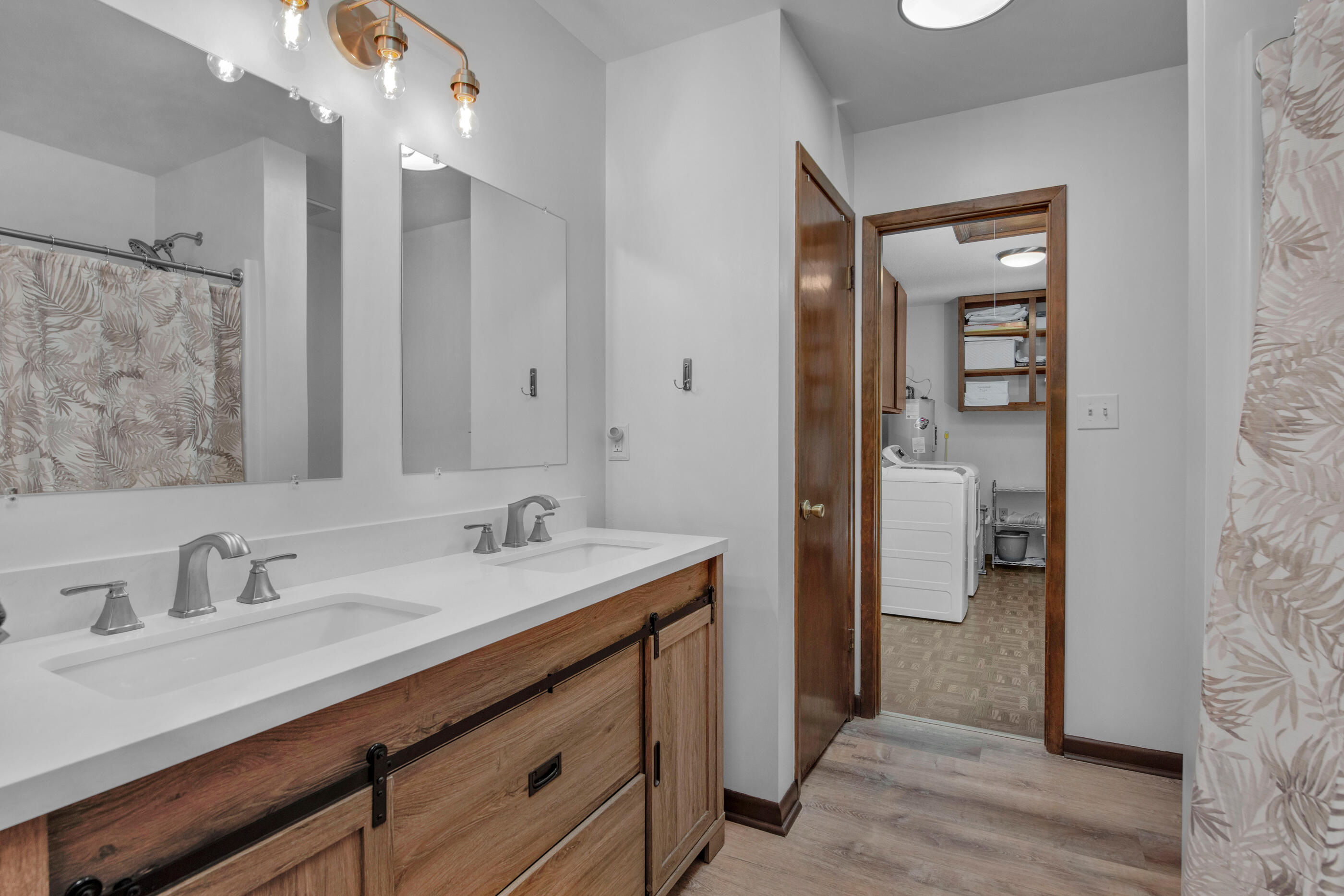 BEG 325.57 FT E & 238.5 FT S NW COR OF NE1/4 OF SW1/4 - Residential