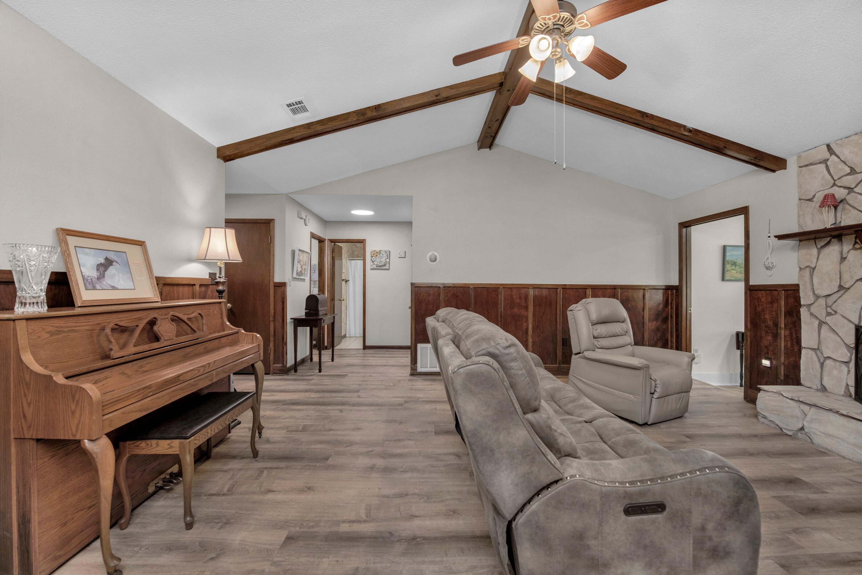 BEG 325.57 FT E & 238.5 FT S NW COR OF NE1/4 OF SW1/4 - Residential