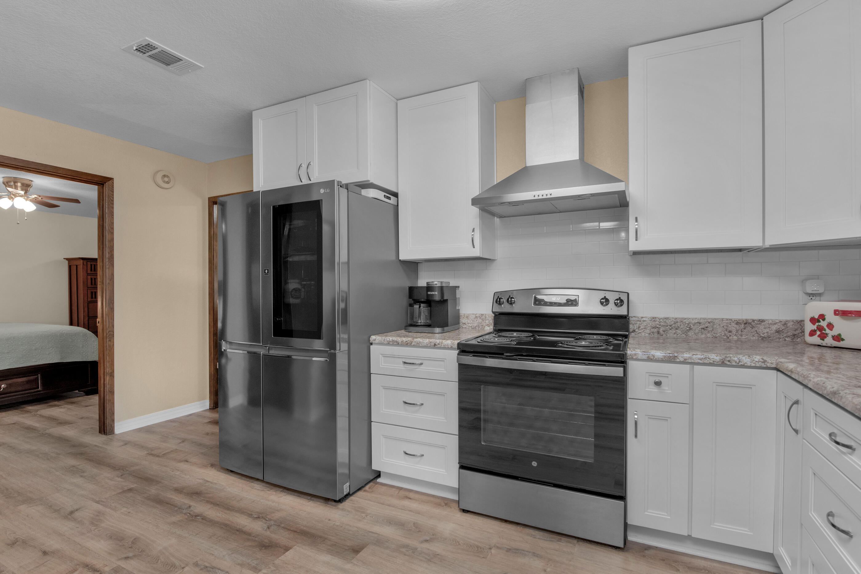 BEG 325.57 FT E & 238.5 FT S NW COR OF NE1/4 OF SW1/4 - Residential