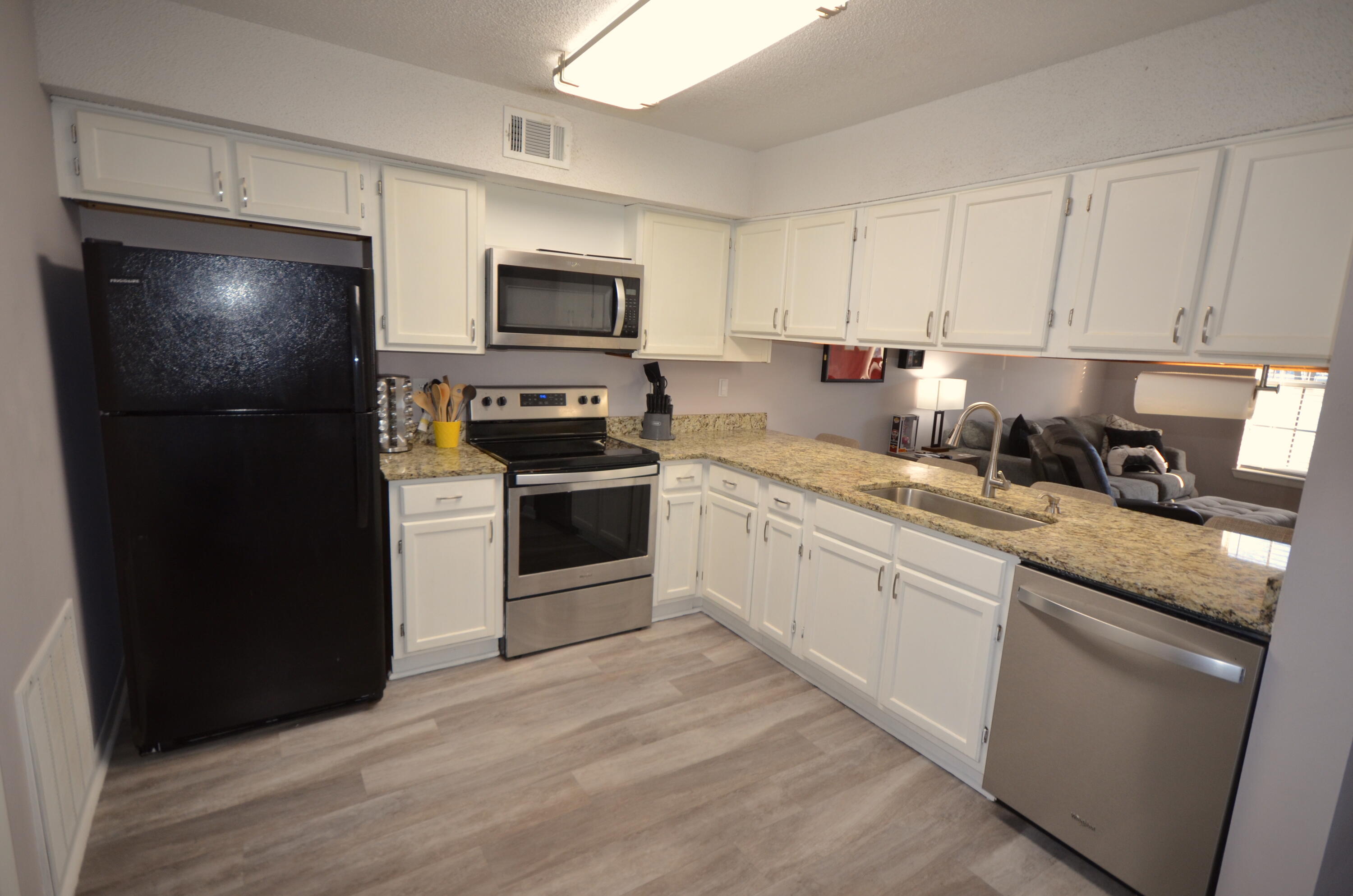 VIKING MANOR PH 1 - Residential