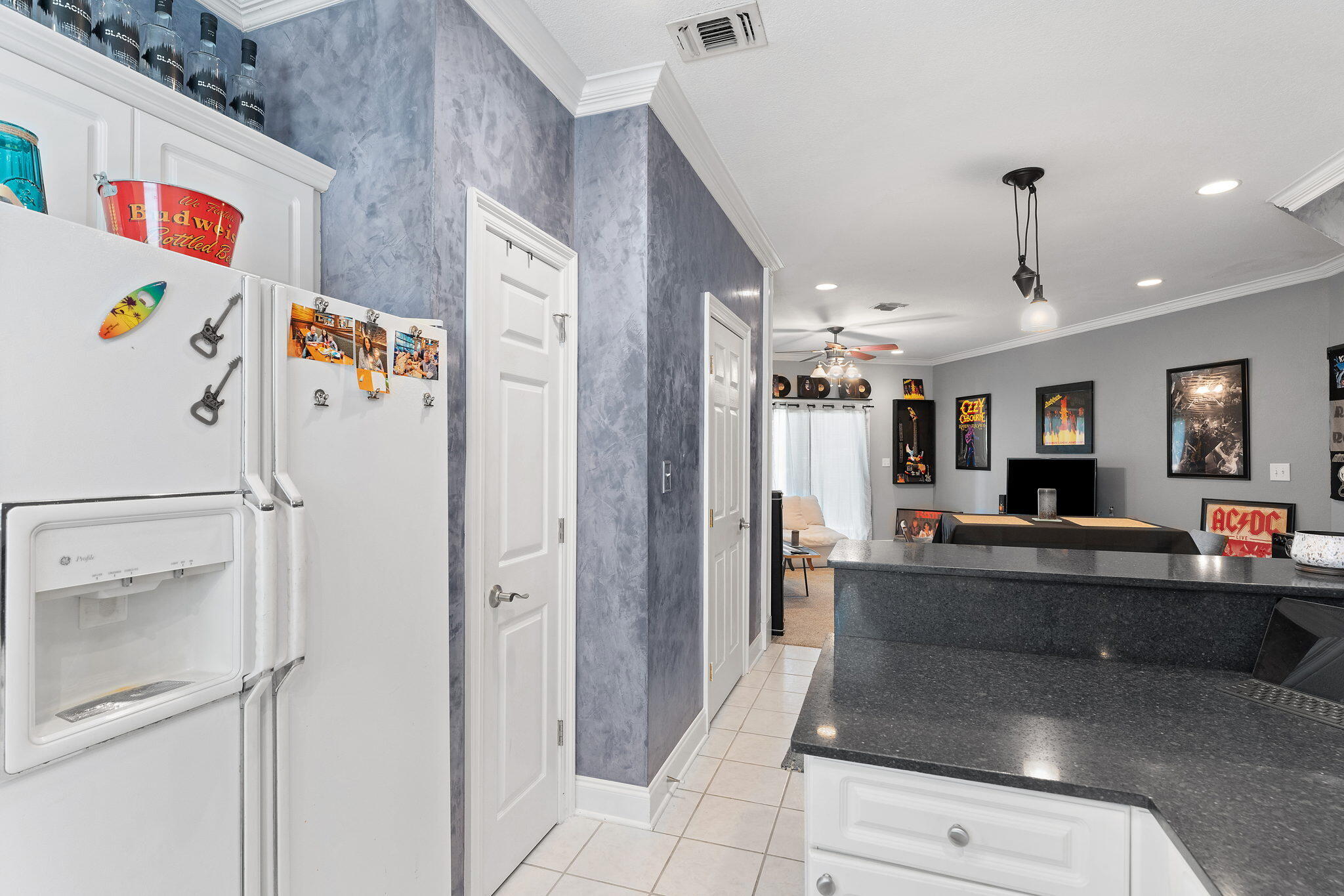 HIDDEN BAY VILLAGE - Residential