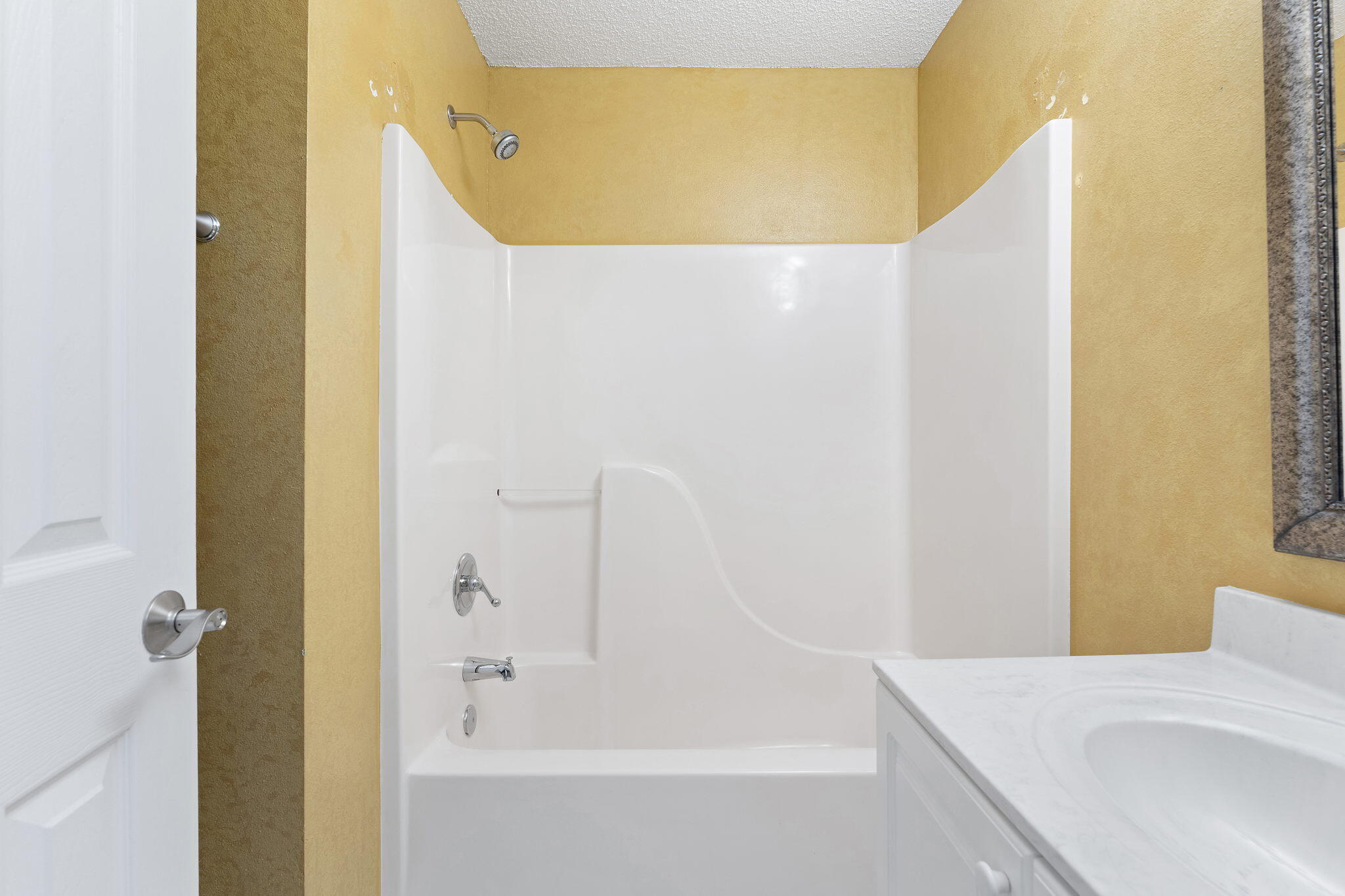 HIDDEN BAY VILLAGE - Residential