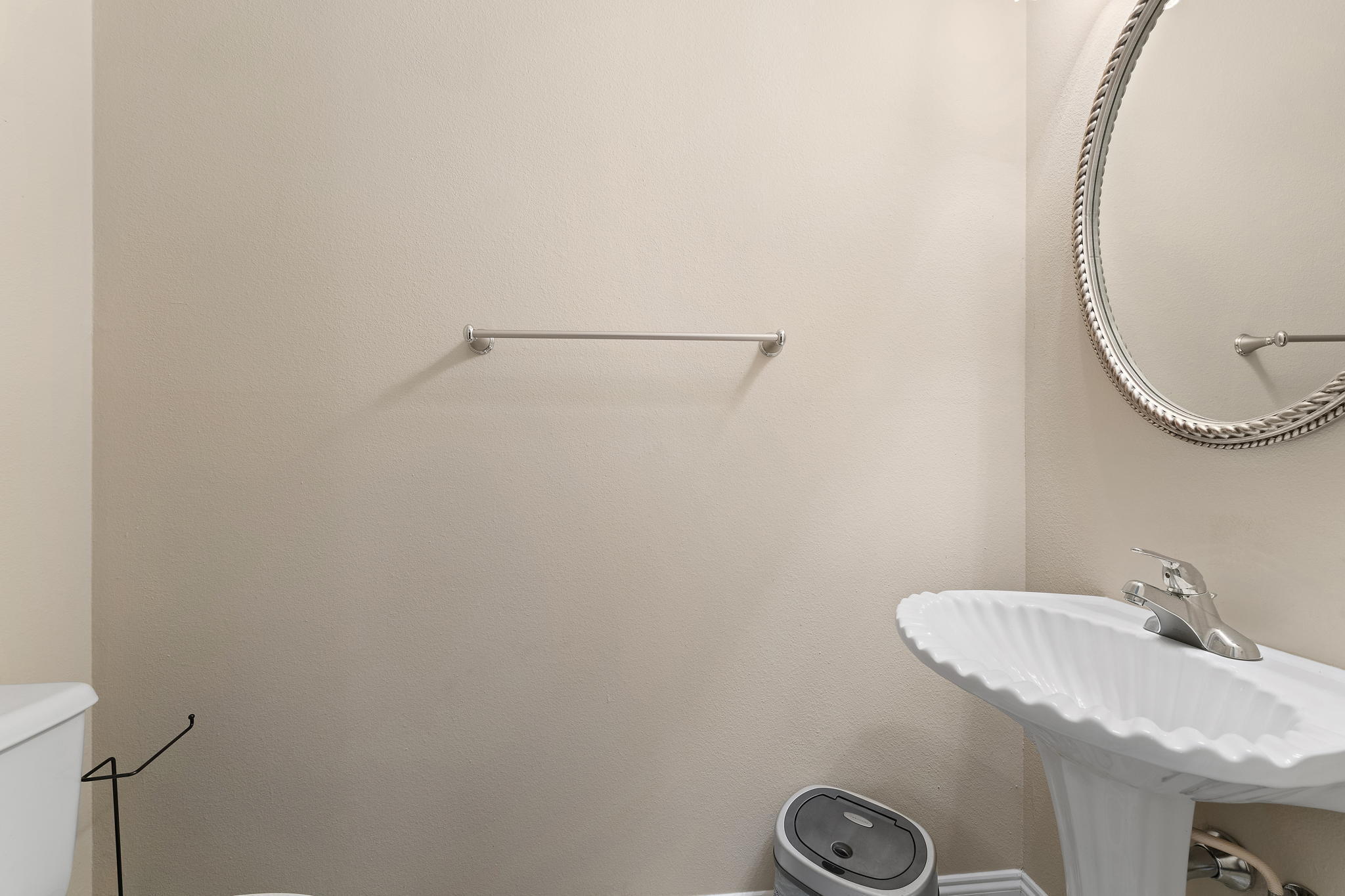 HIDDEN BAY VILLAGE - Residential