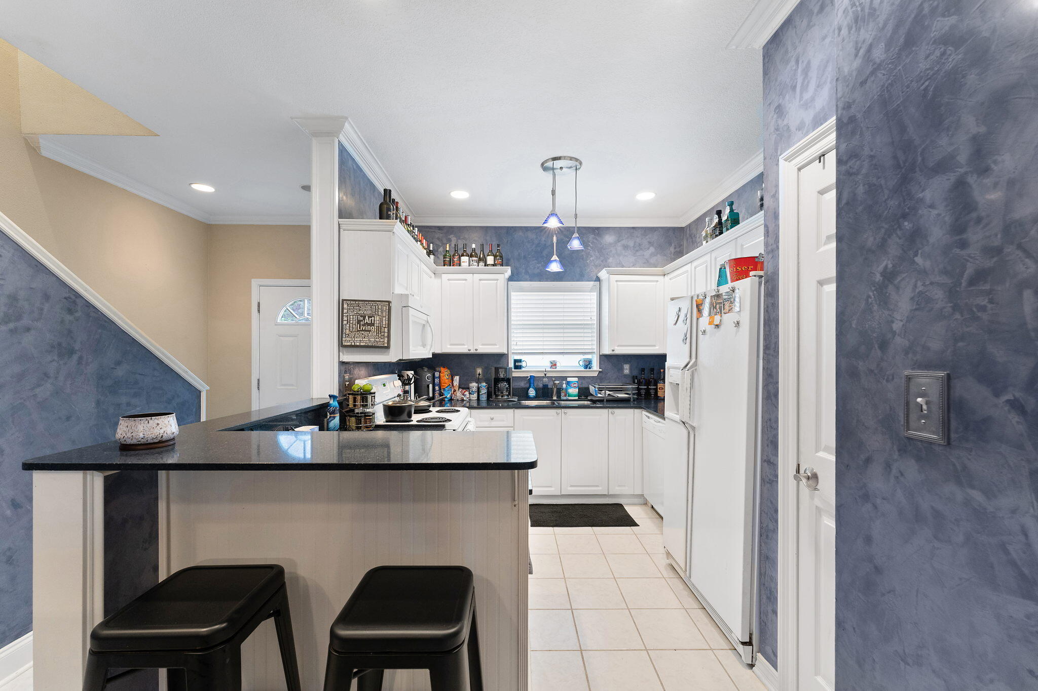 HIDDEN BAY VILLAGE - Residential