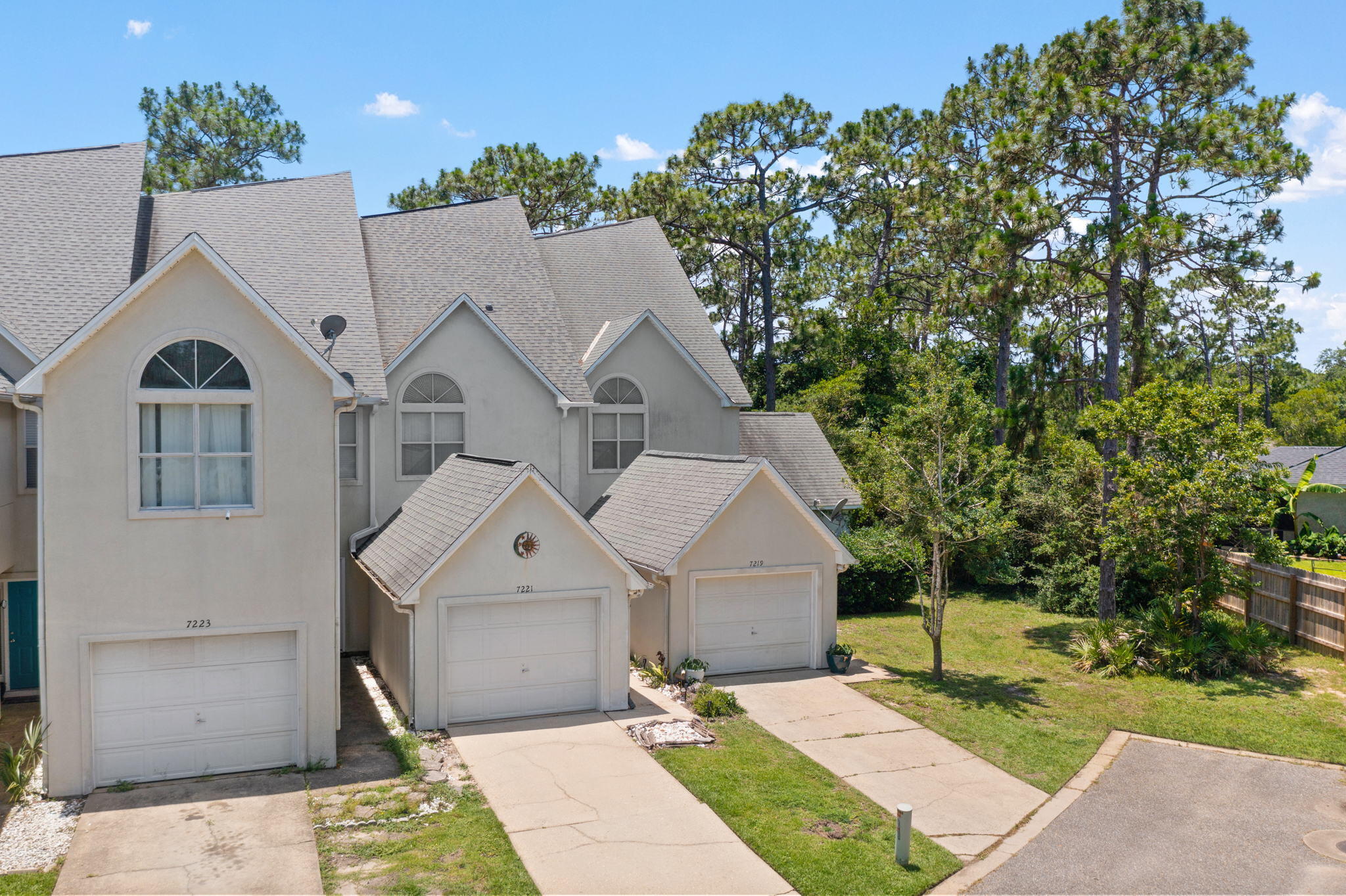 HIDDEN BAY VILLAGE - Residential