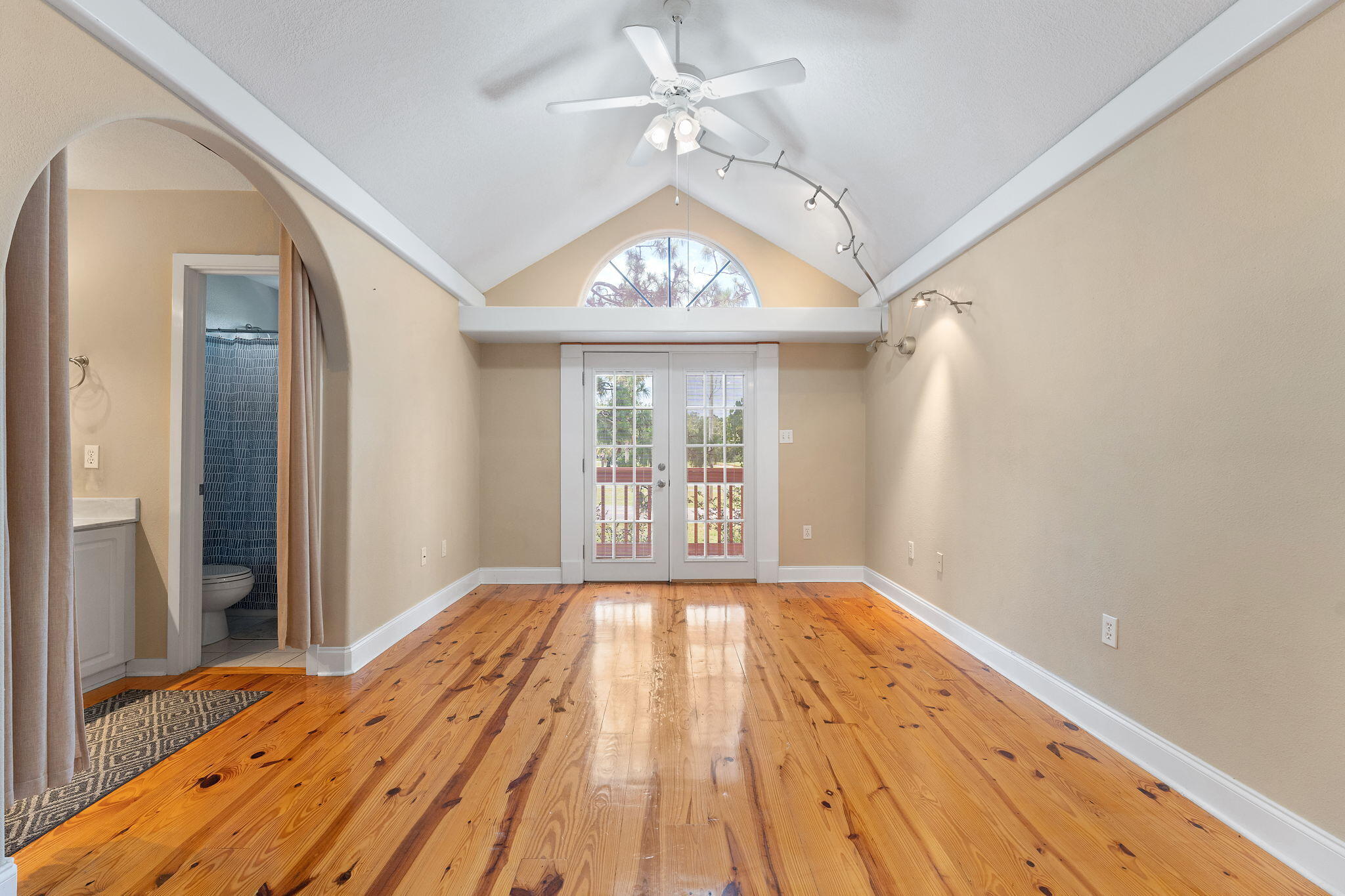 HIDDEN BAY VILLAGE - Residential