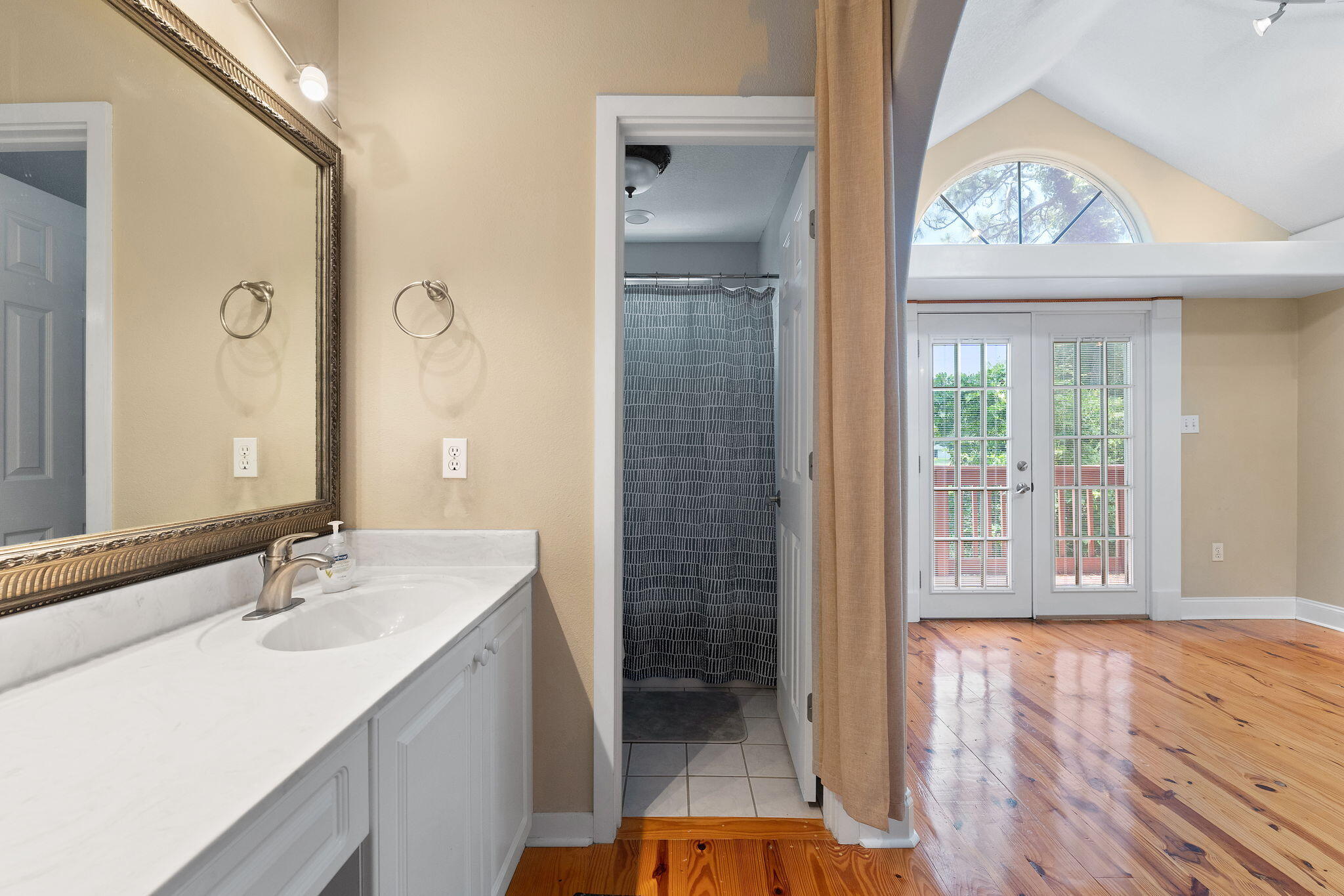 HIDDEN BAY VILLAGE - Residential