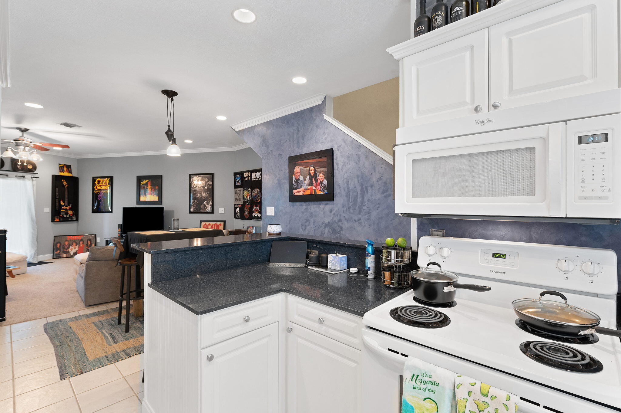 HIDDEN BAY VILLAGE - Residential